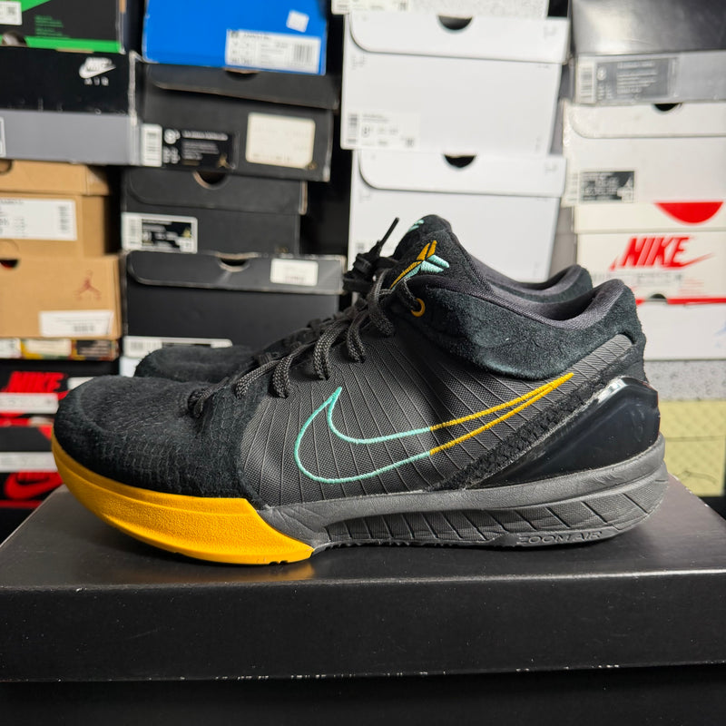 Kobe 4 FTB Snake - SIze 10.5 Mens - Preowned OG All