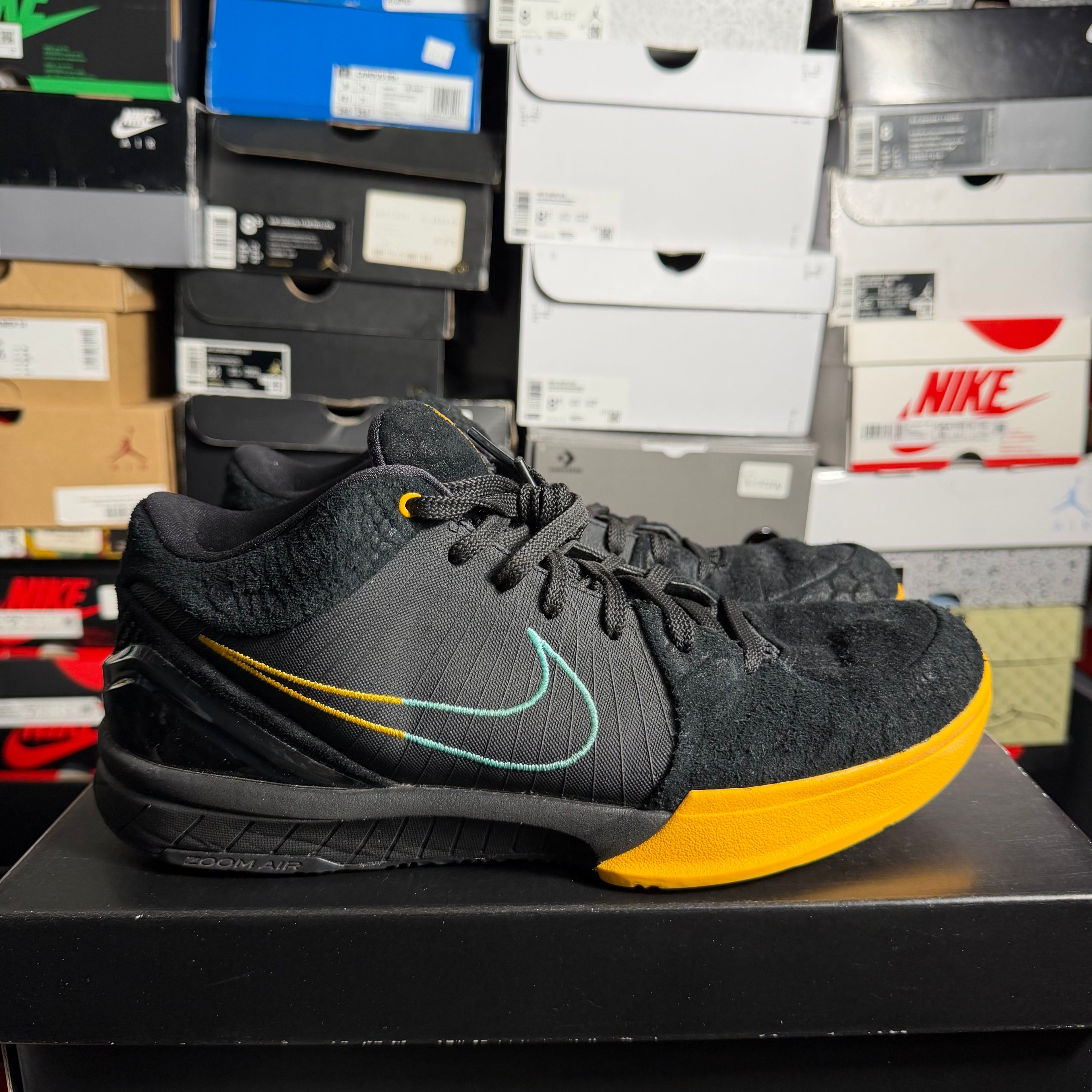 Kobe 4 FTB Snake - SIze 10.5 Mens - Preowned OG All