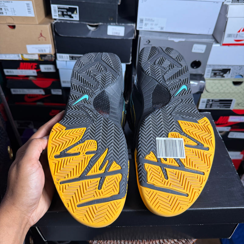 Kobe 4 FTB Snake - SIze 10.5 Mens - Preowned OG All
