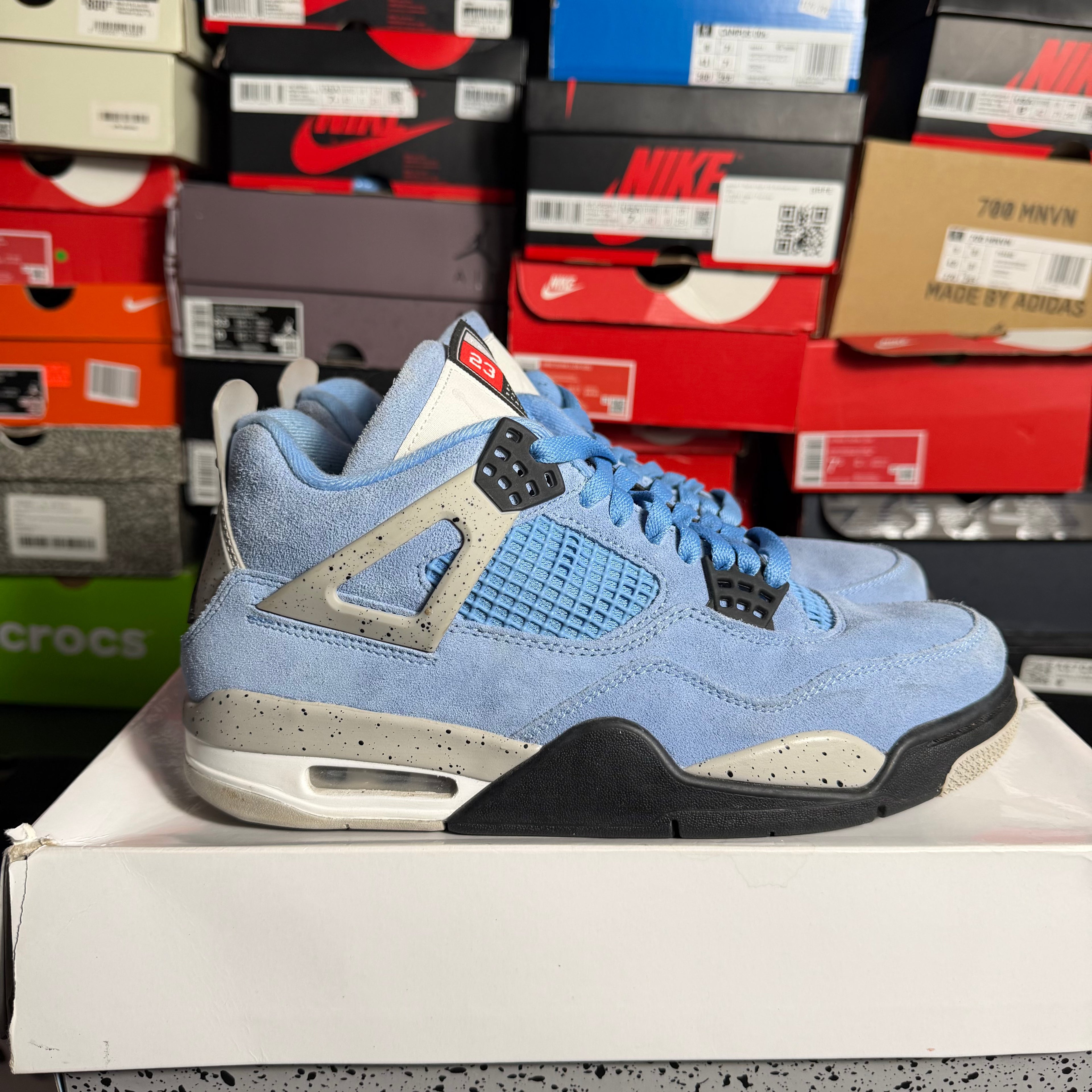 Jordan 4 Retro University Blue (Preowned)