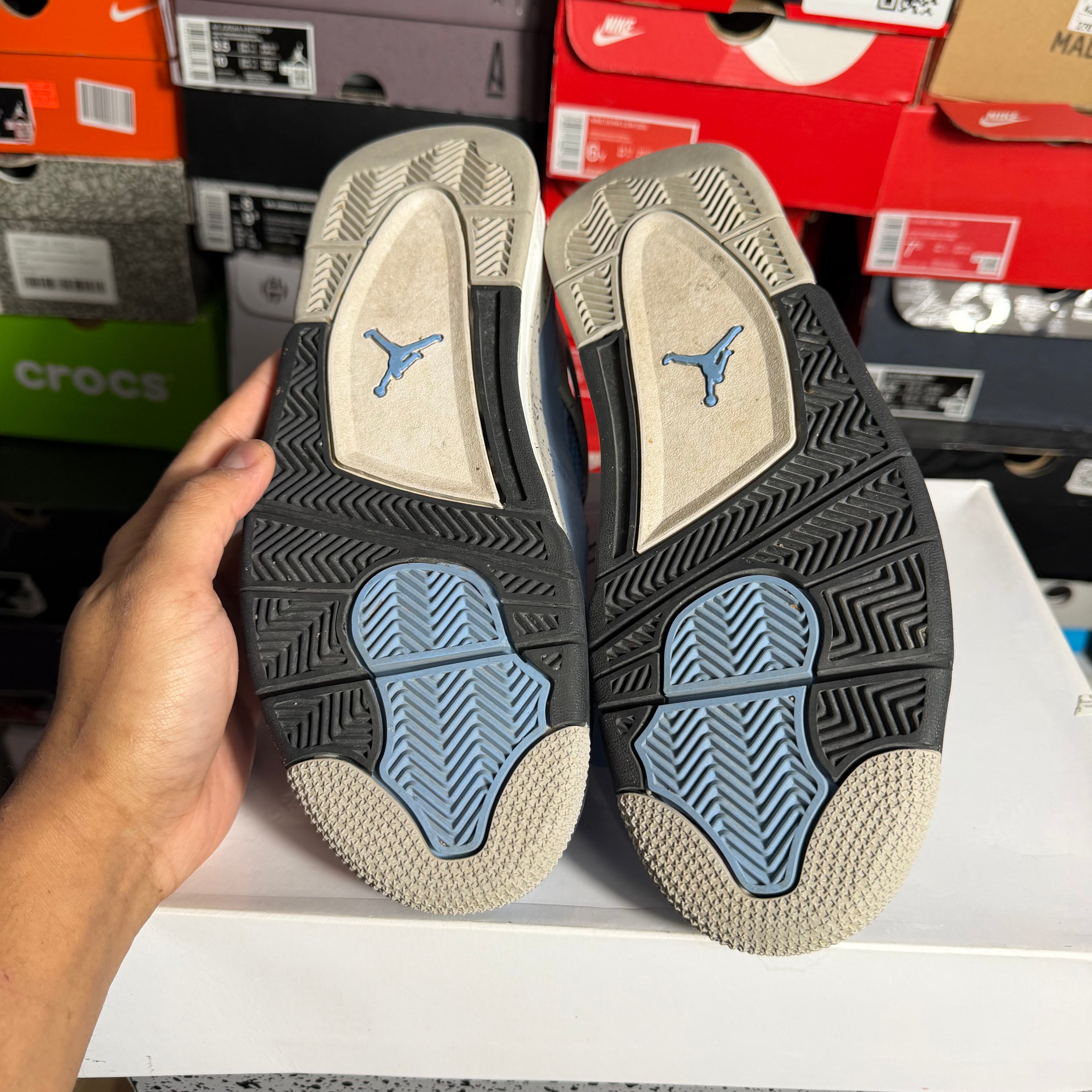 Jordan 4 Retro University Blue (Preowned)