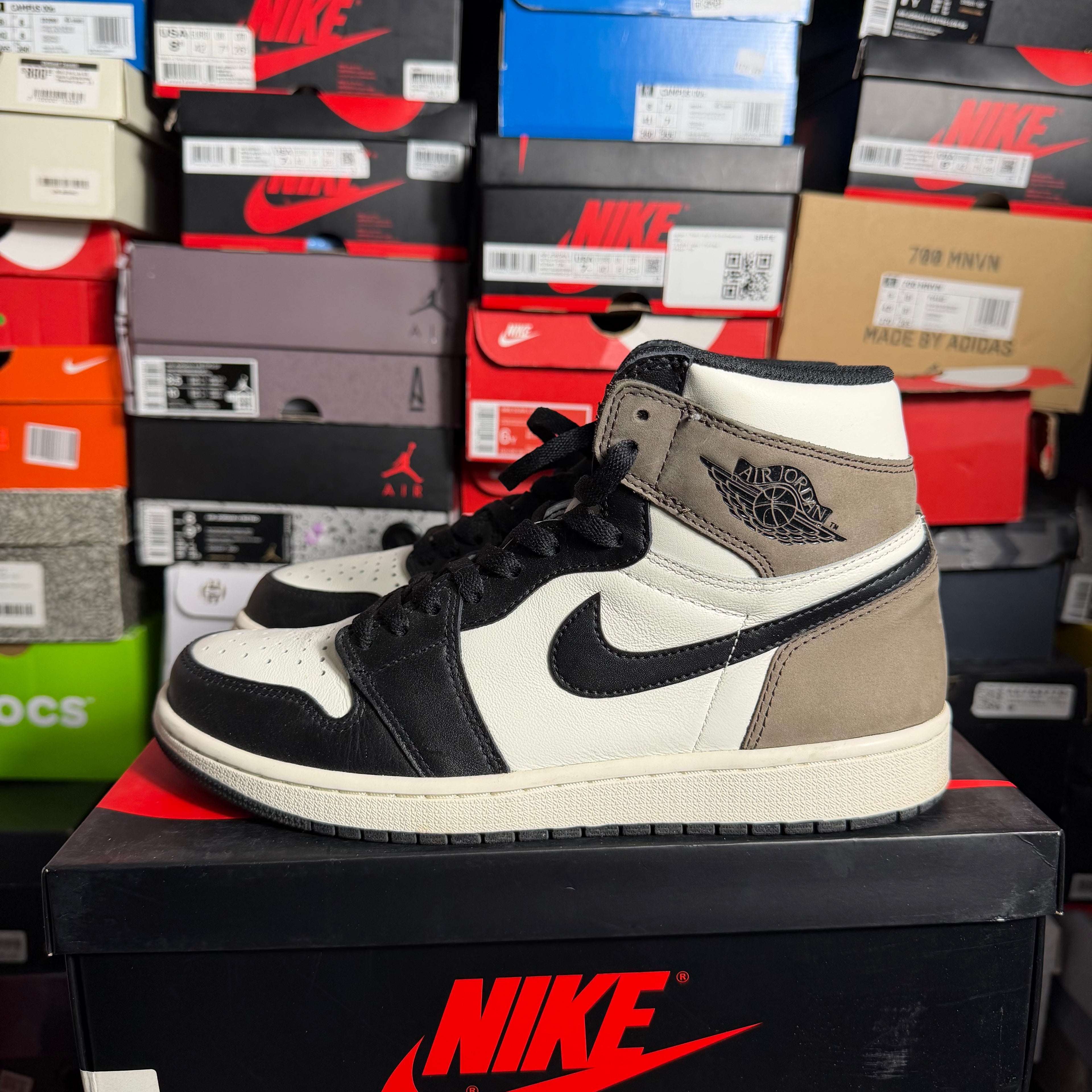 Jordan 1 Retro High Dark Mocha (Preowned)