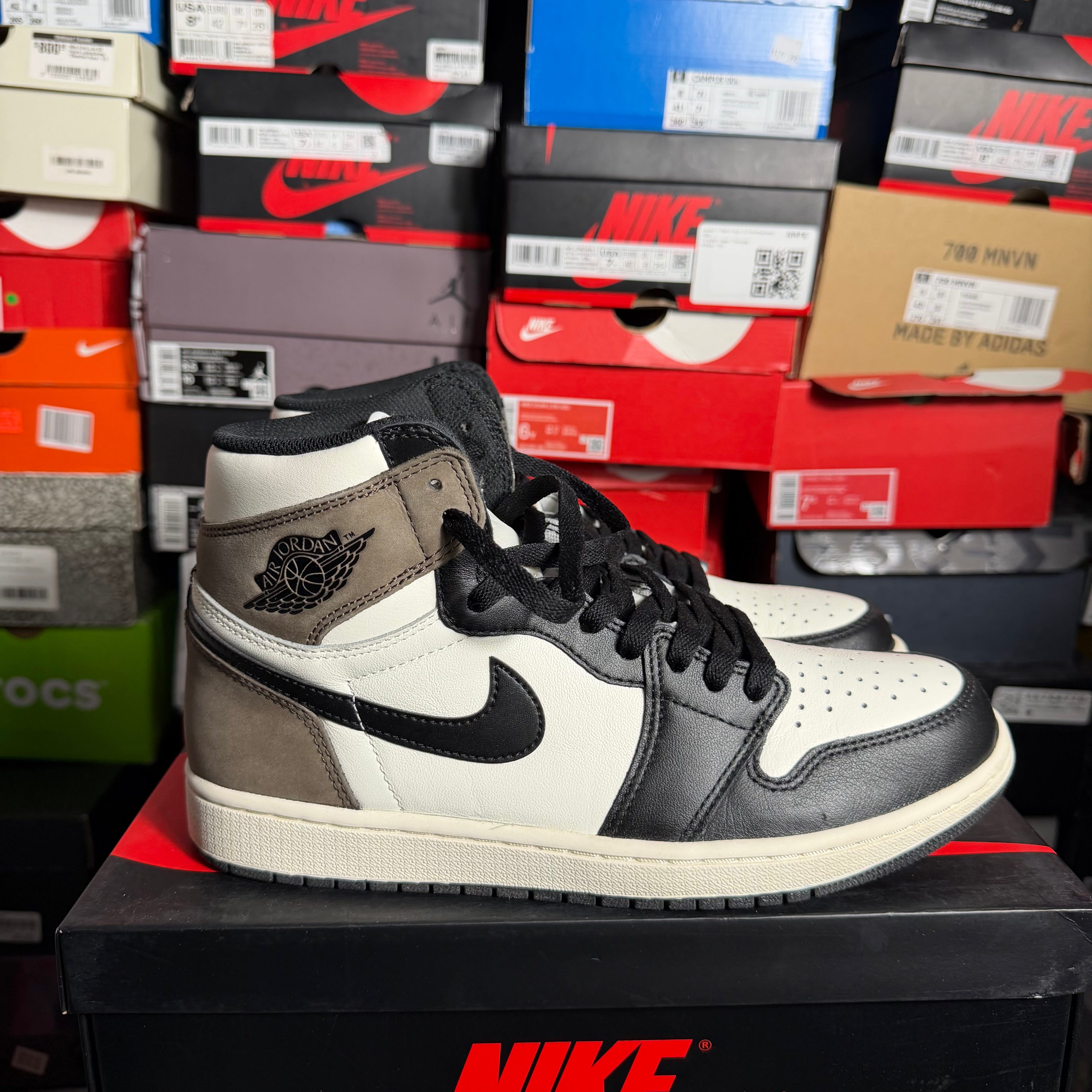 Jordan 1 Retro High Dark Mocha (Preowned)