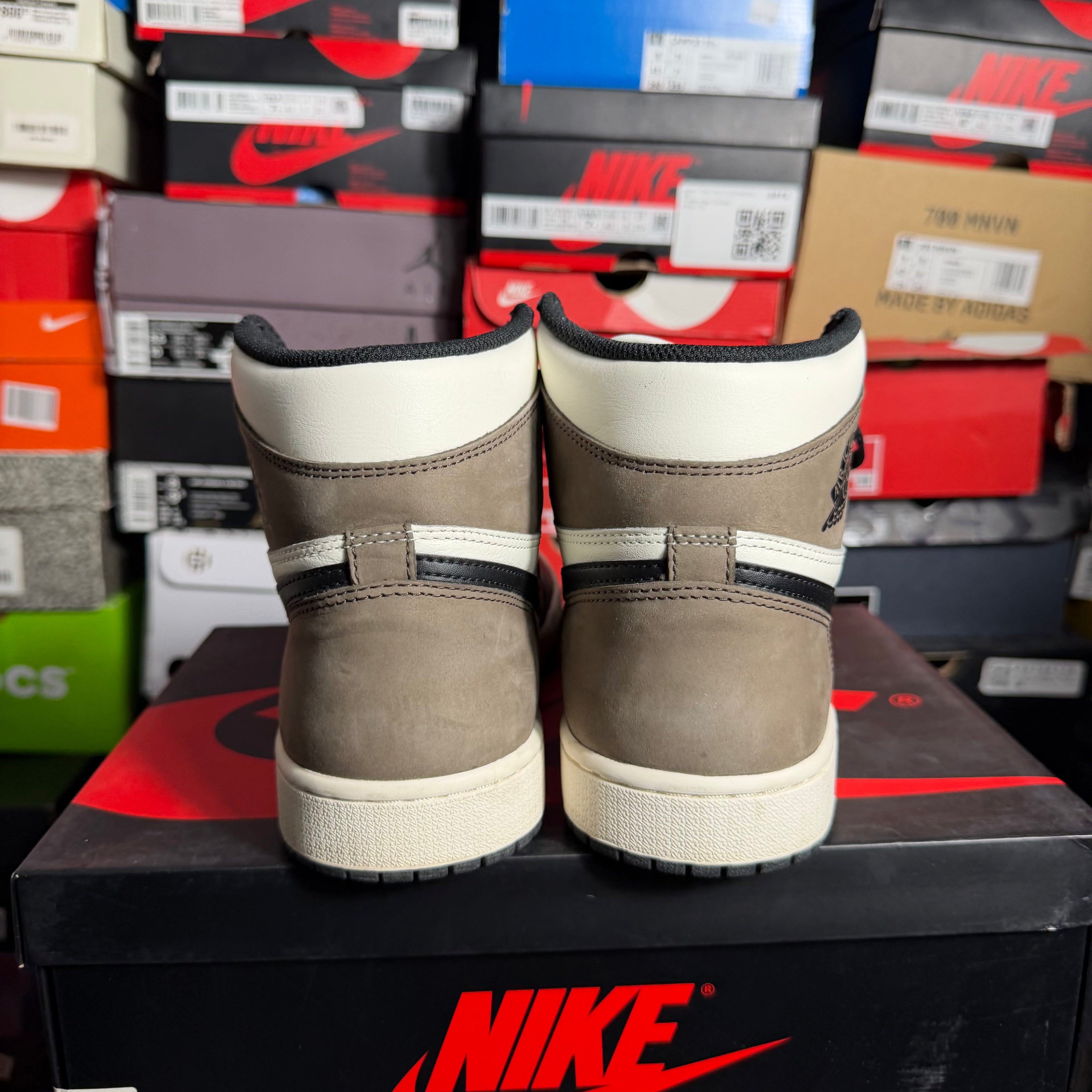 Jordan 1 Retro High Dark Mocha (Preowned)