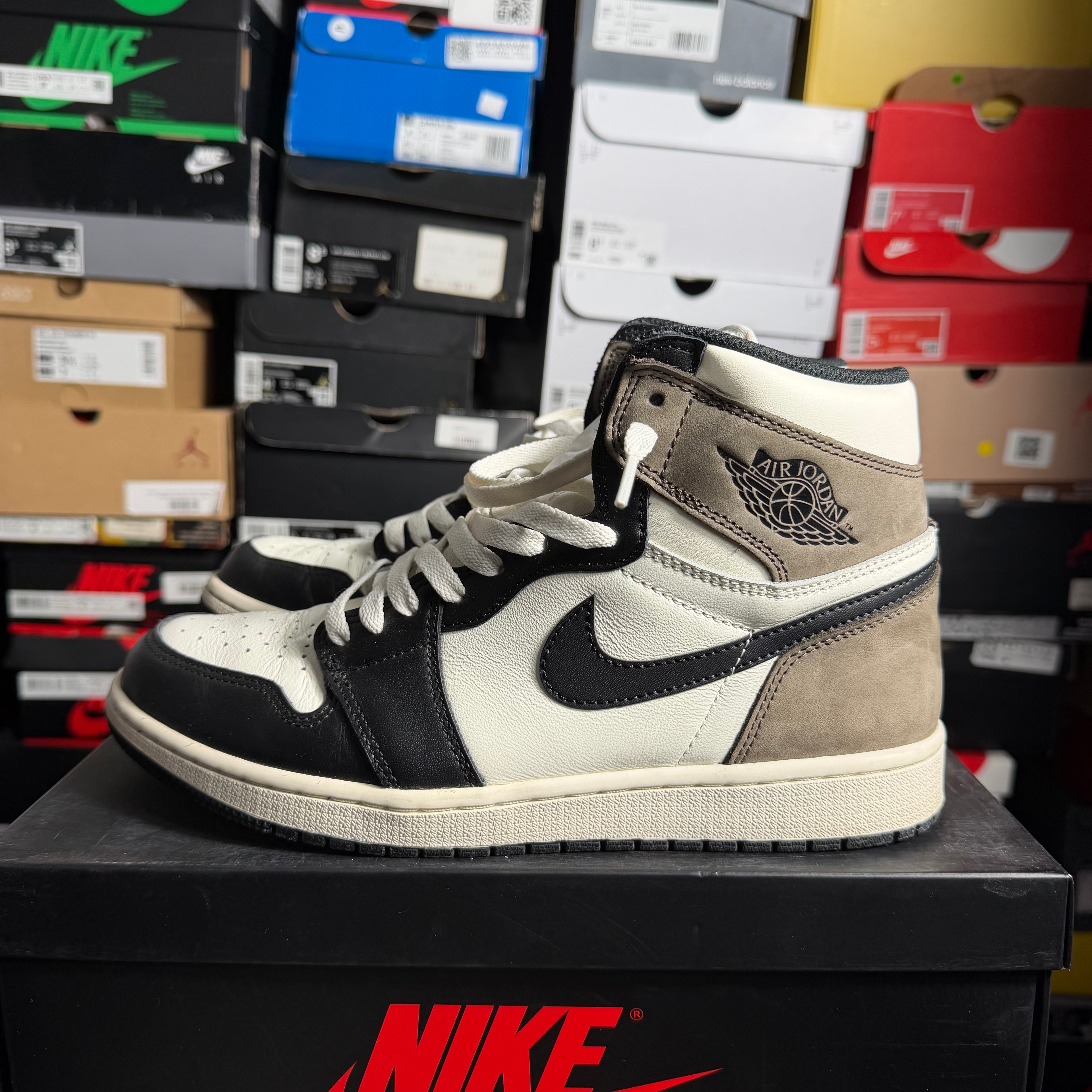 Jordan 1 Retro High Dark Mocha (Preowned)