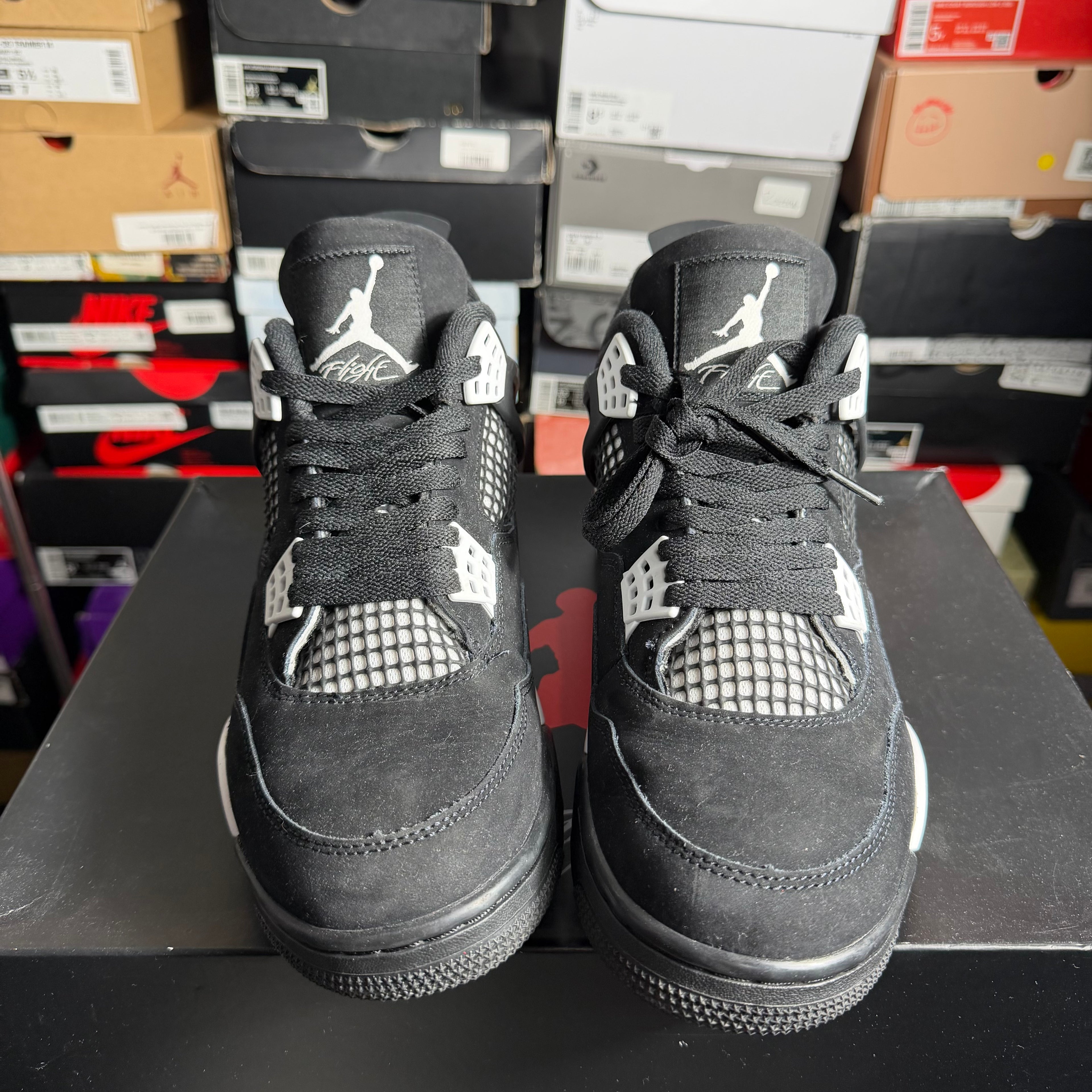 Jordan 4 Retro White Thunder (Preowned)
