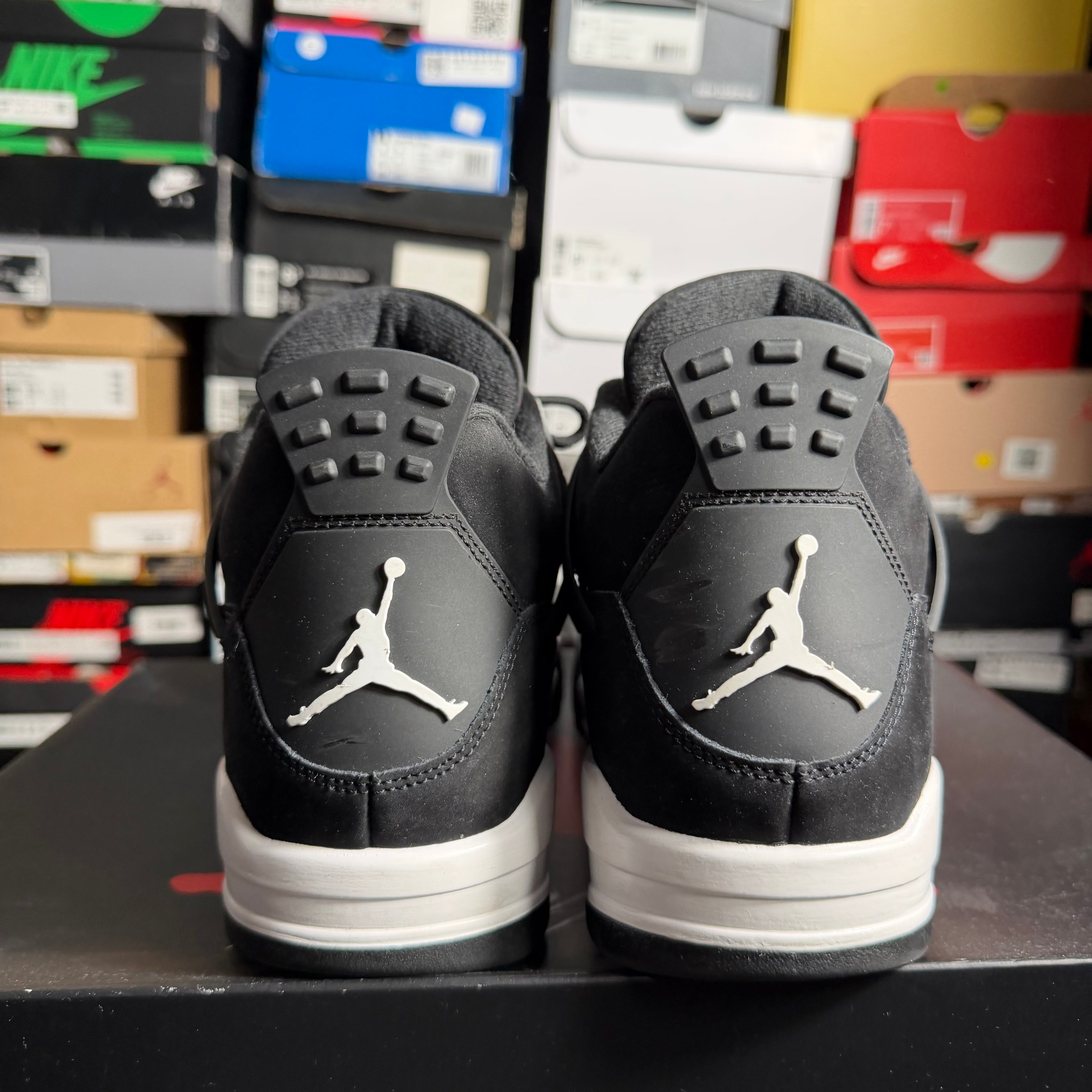 Jordan 4 Retro White Thunder (Preowned)