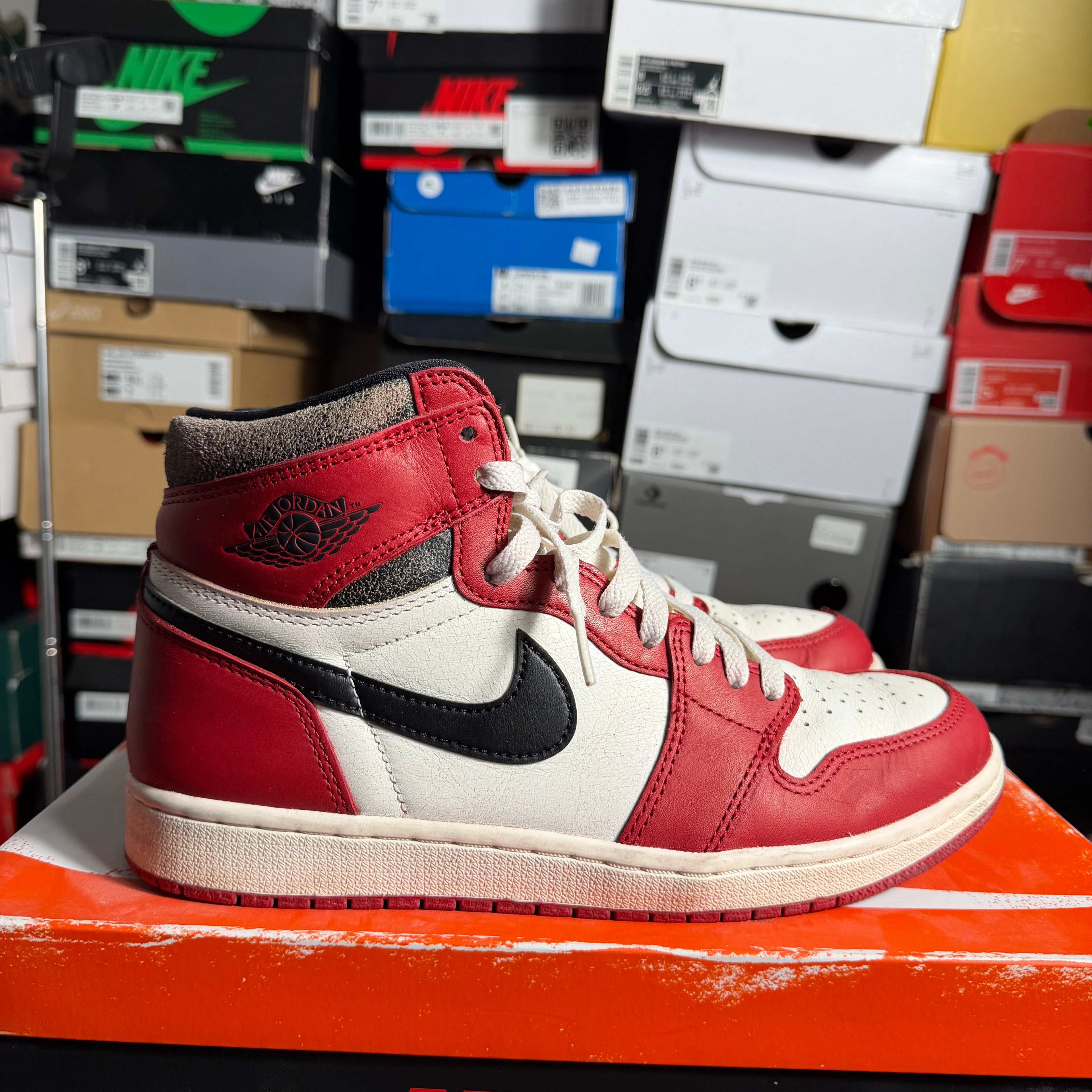 Jordan 1 Retro High OG Chicago Lost and Found (Preowned)