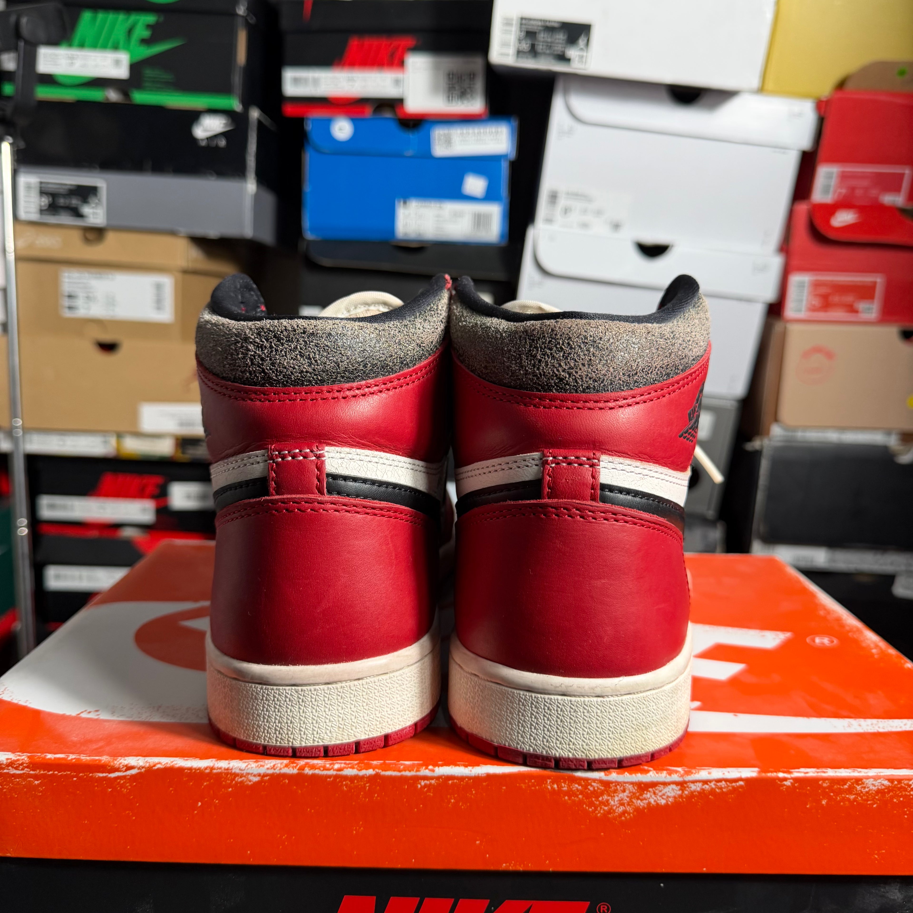 Jordan 1 Retro High OG Chicago Lost and Found (Preowned)
