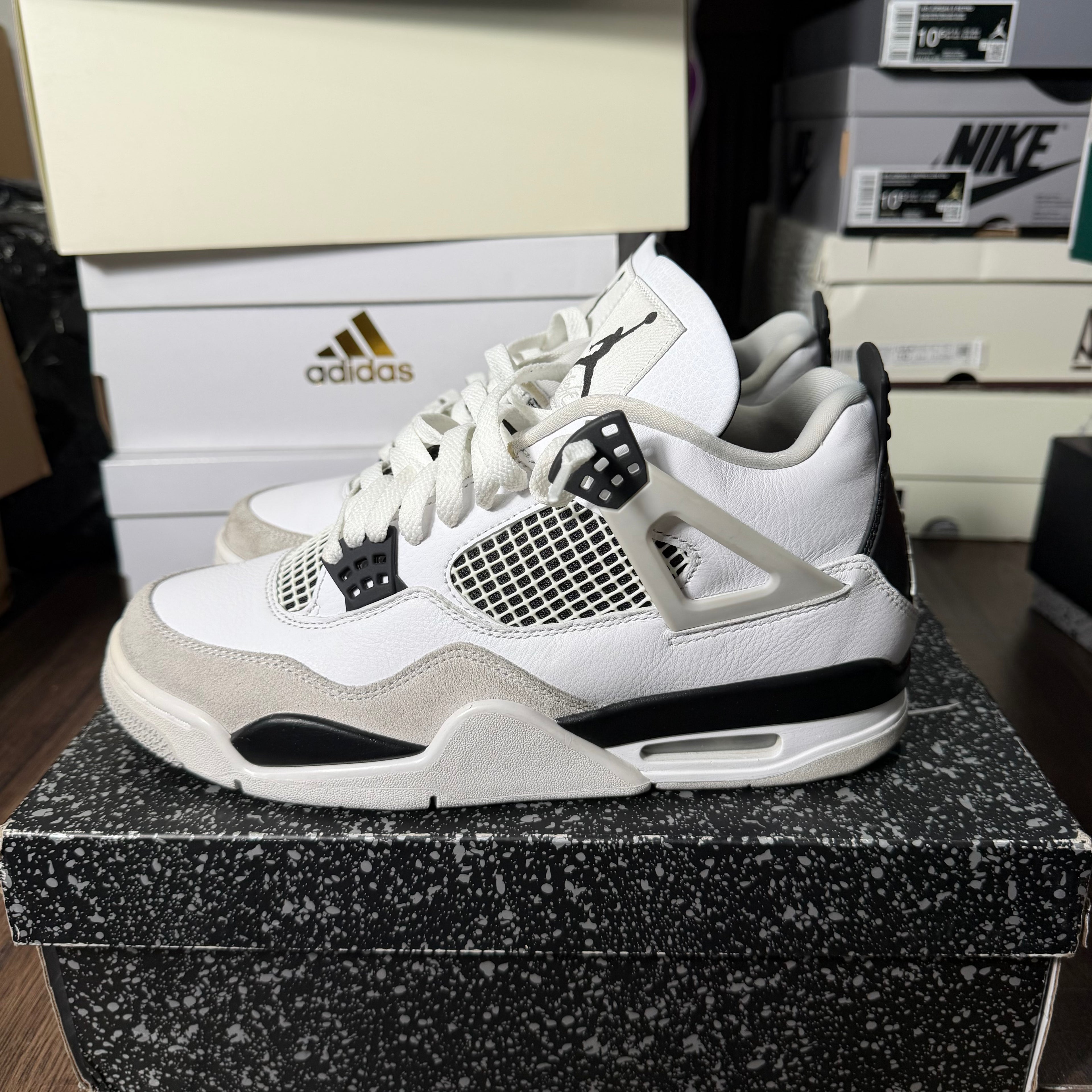 Jordan 4 Retro Military Black (Preowned) (Sz 9)