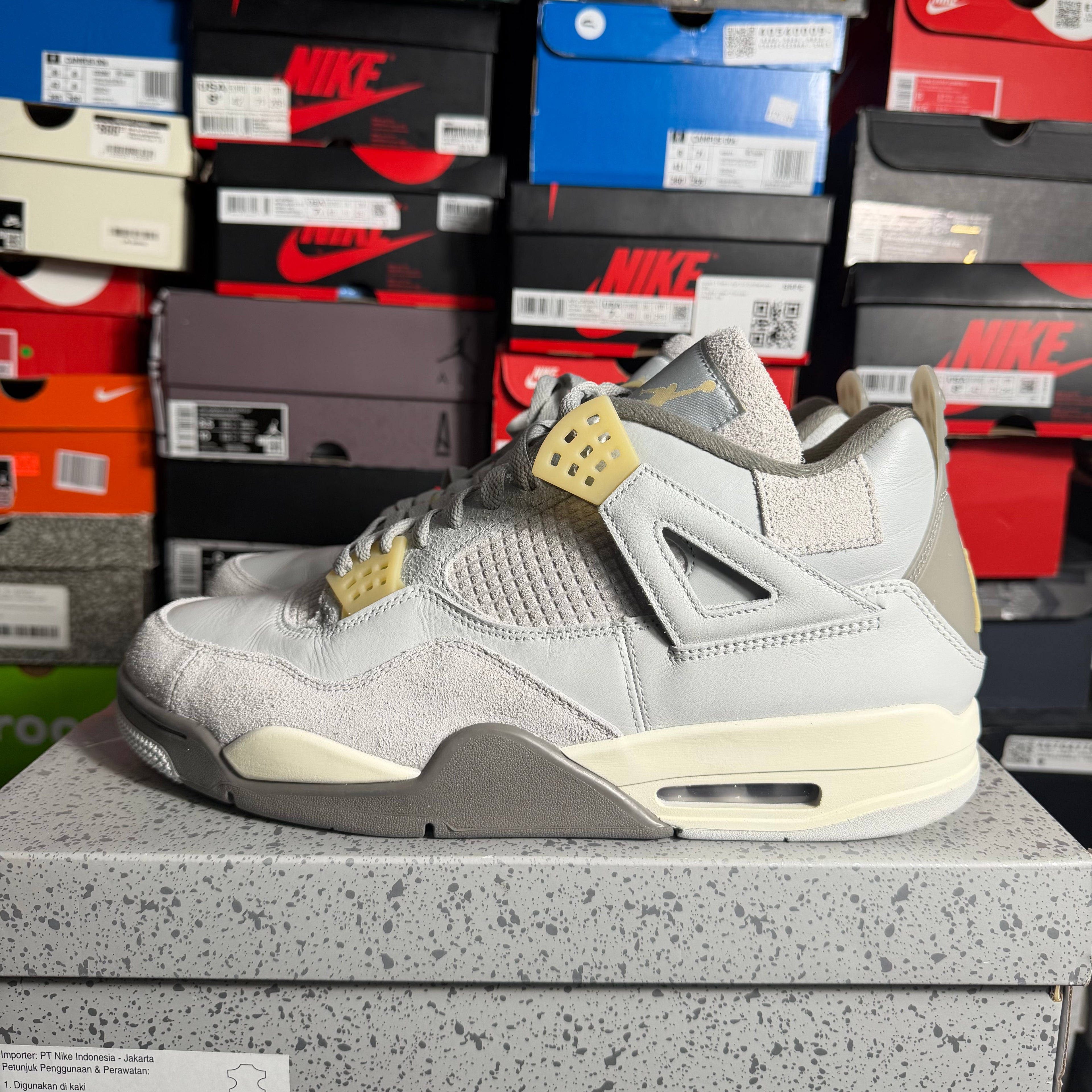 Jordan 4 Retro SE Craft Photon Dust (Preowned) (Size 13)