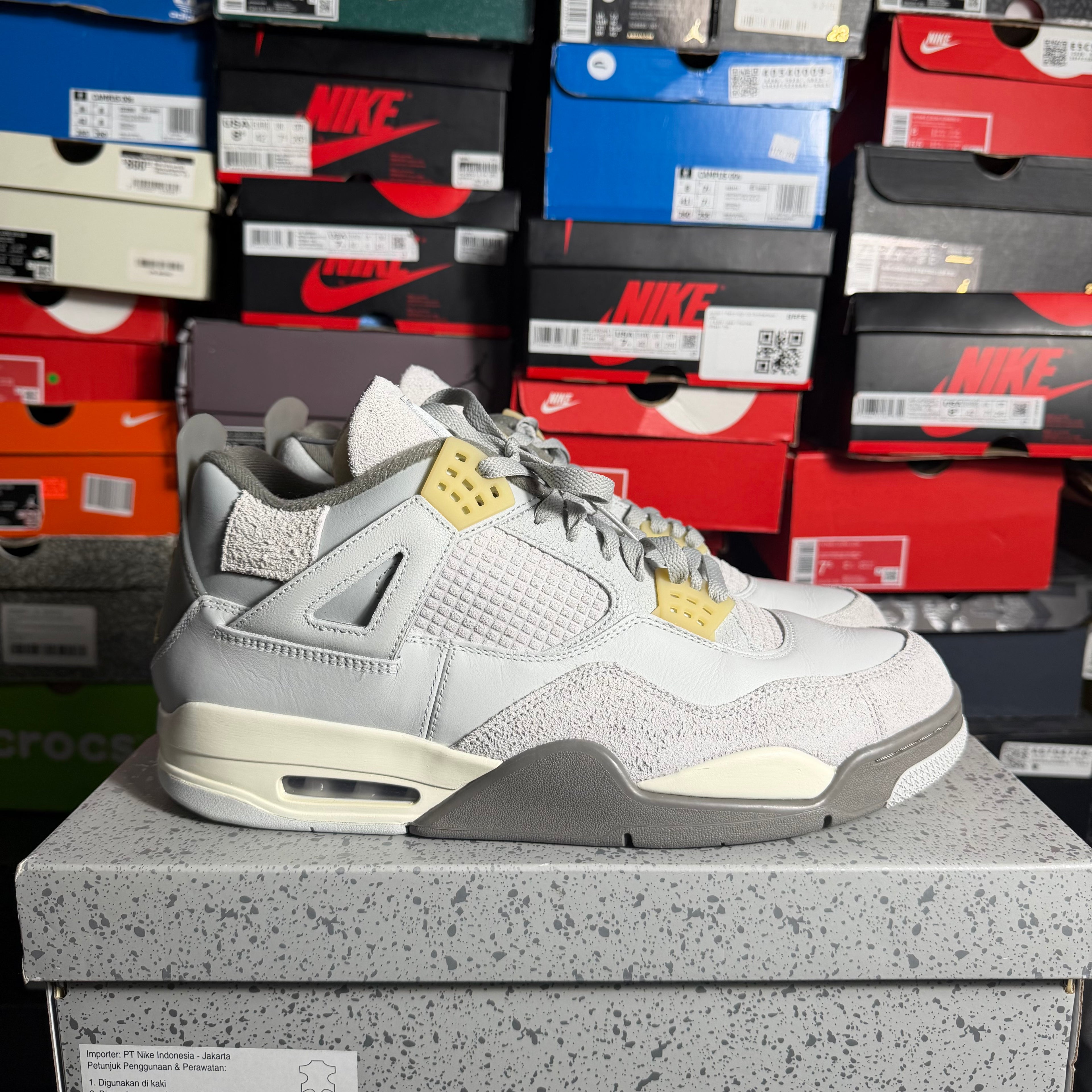 Jordan 4 Retro SE Craft Photon Dust (Preowned) (Size 13)