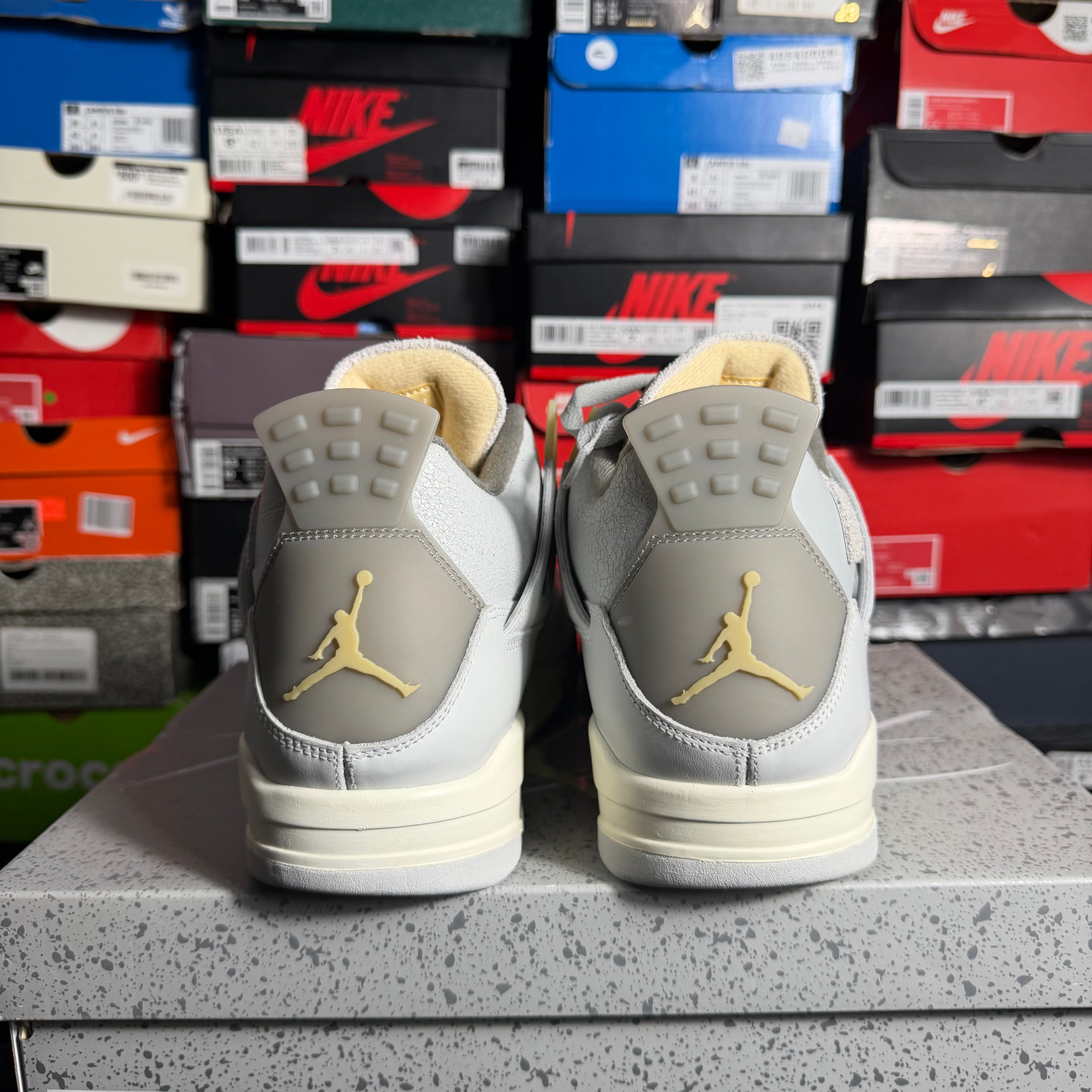 Jordan 4 Retro SE Craft Photon Dust (Preowned) (Size 13)