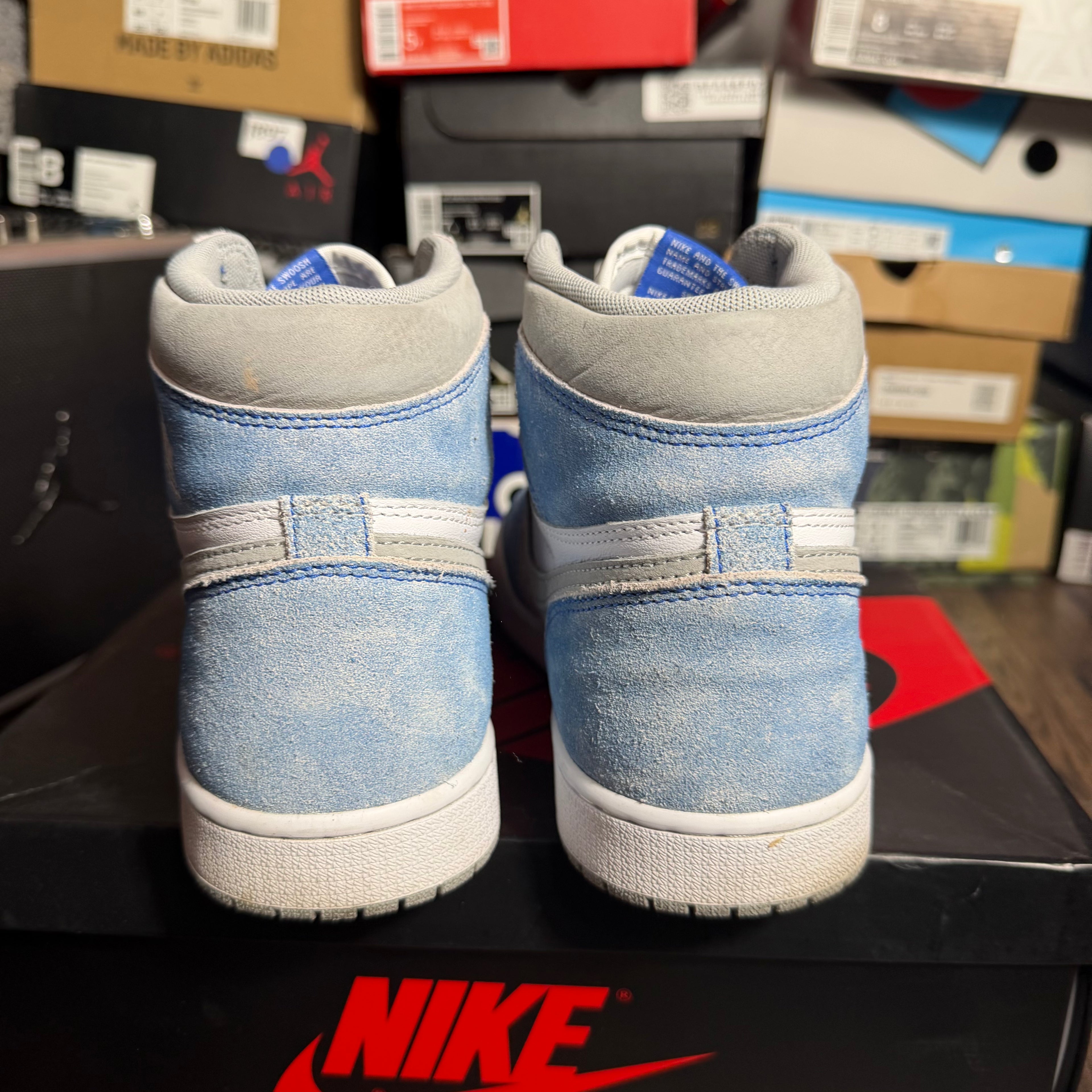 Jordan 1 Retro High OG Hyper Royal (Preowned)