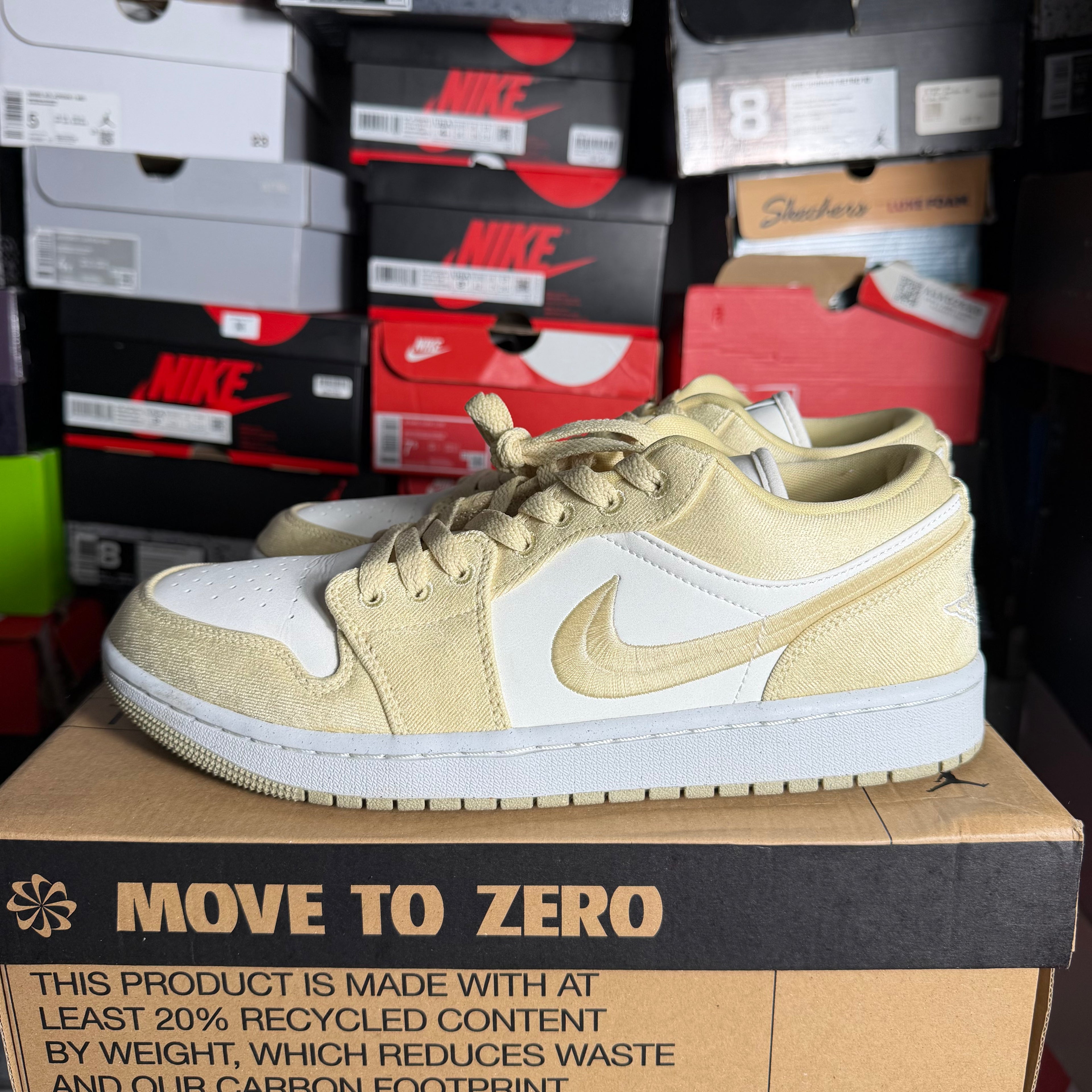 Jordan 1 Low SE Team Gold (Preowned)