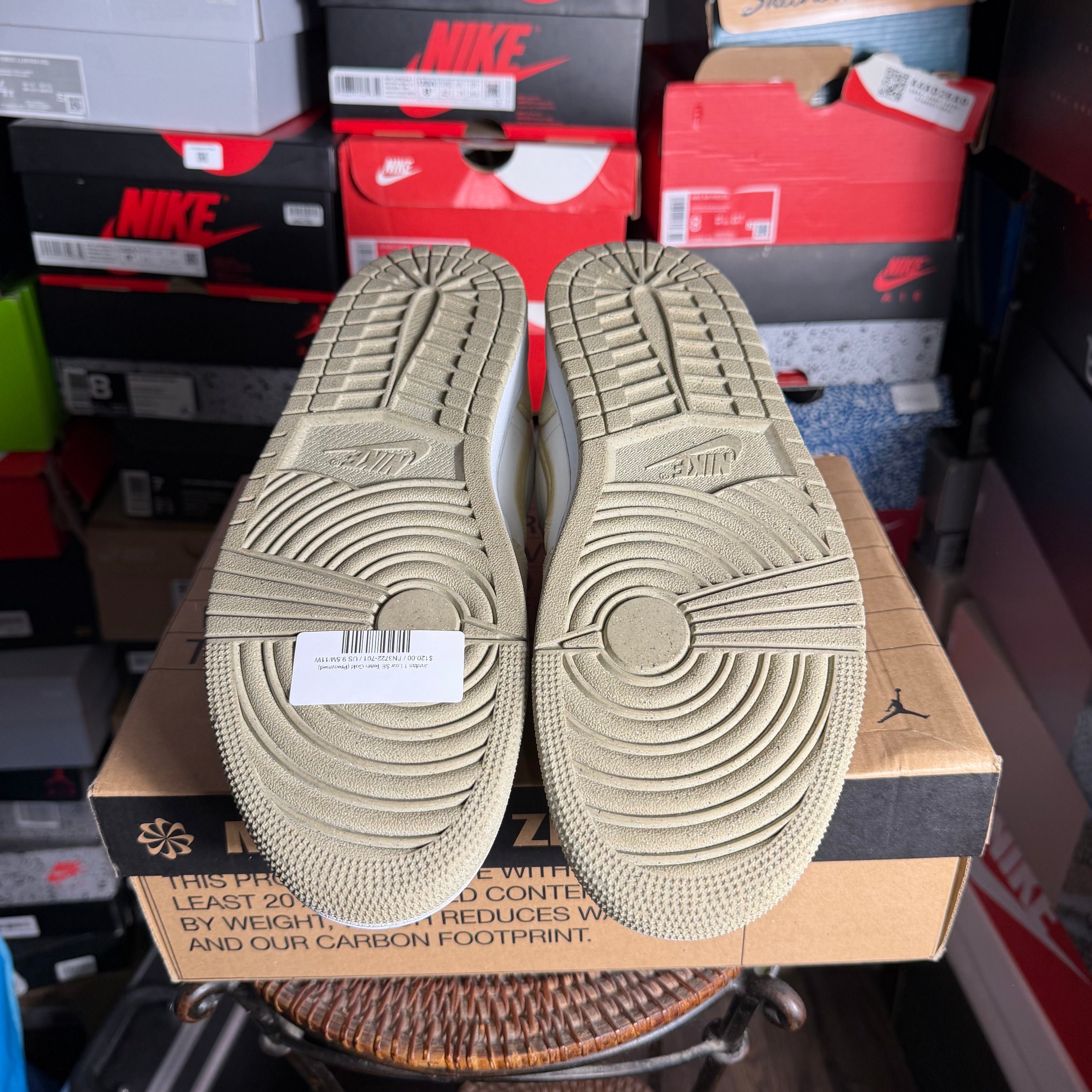 Jordan 1 Low SE Team Gold (Preowned)