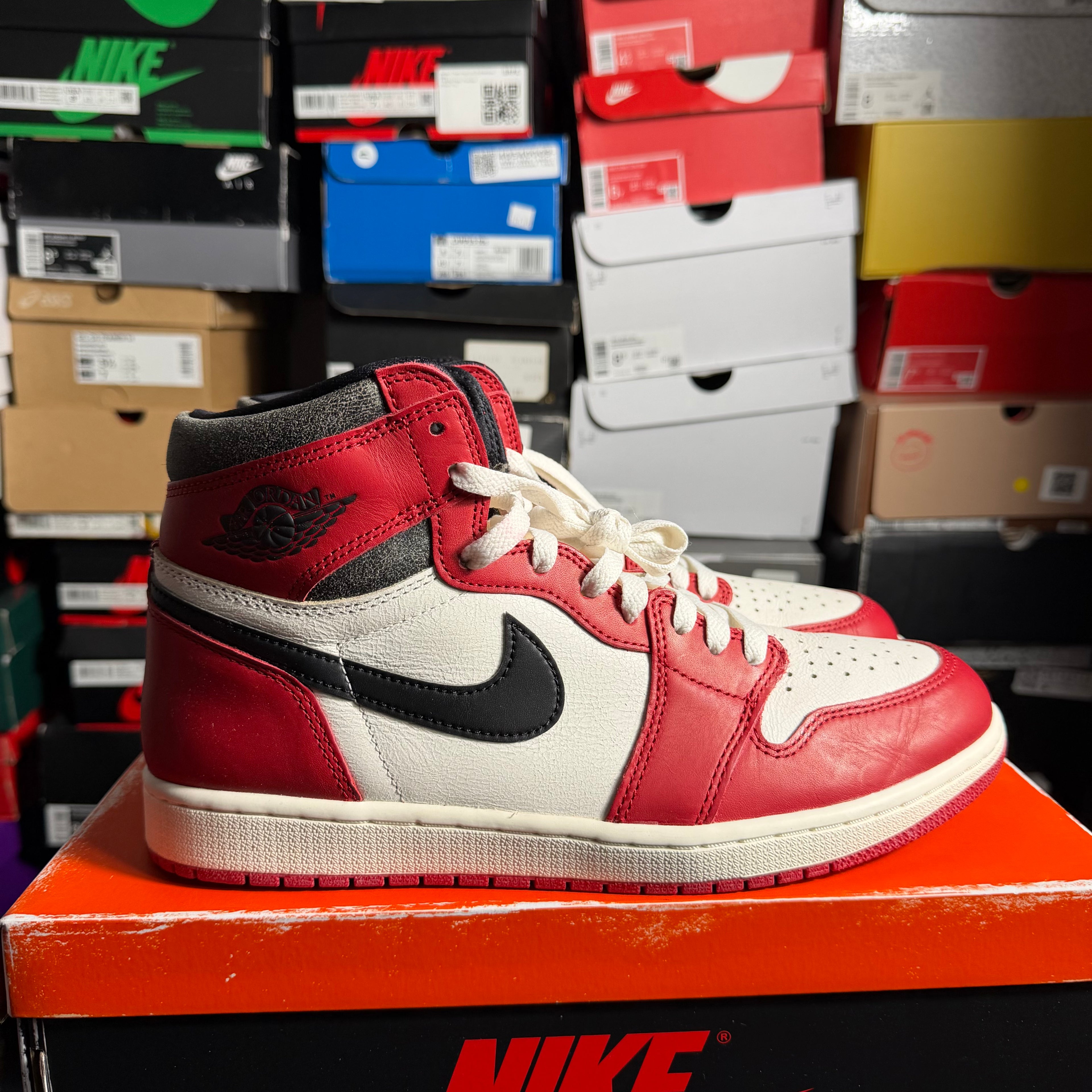 Jordan 1 Retro High OG Chicago Lost and Found (Preowned)