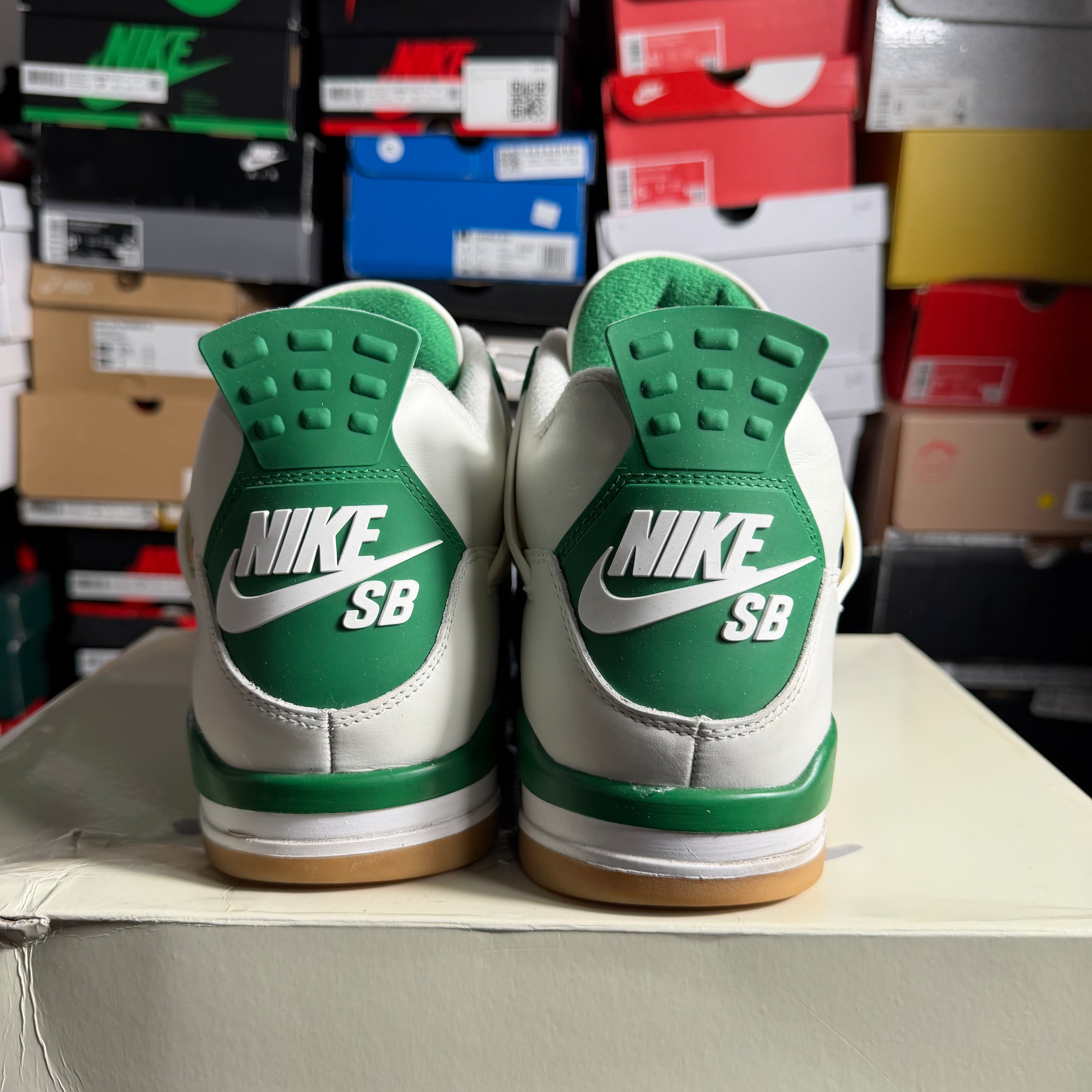 Jordan 4 Retro SB Pine Green (Preowned)