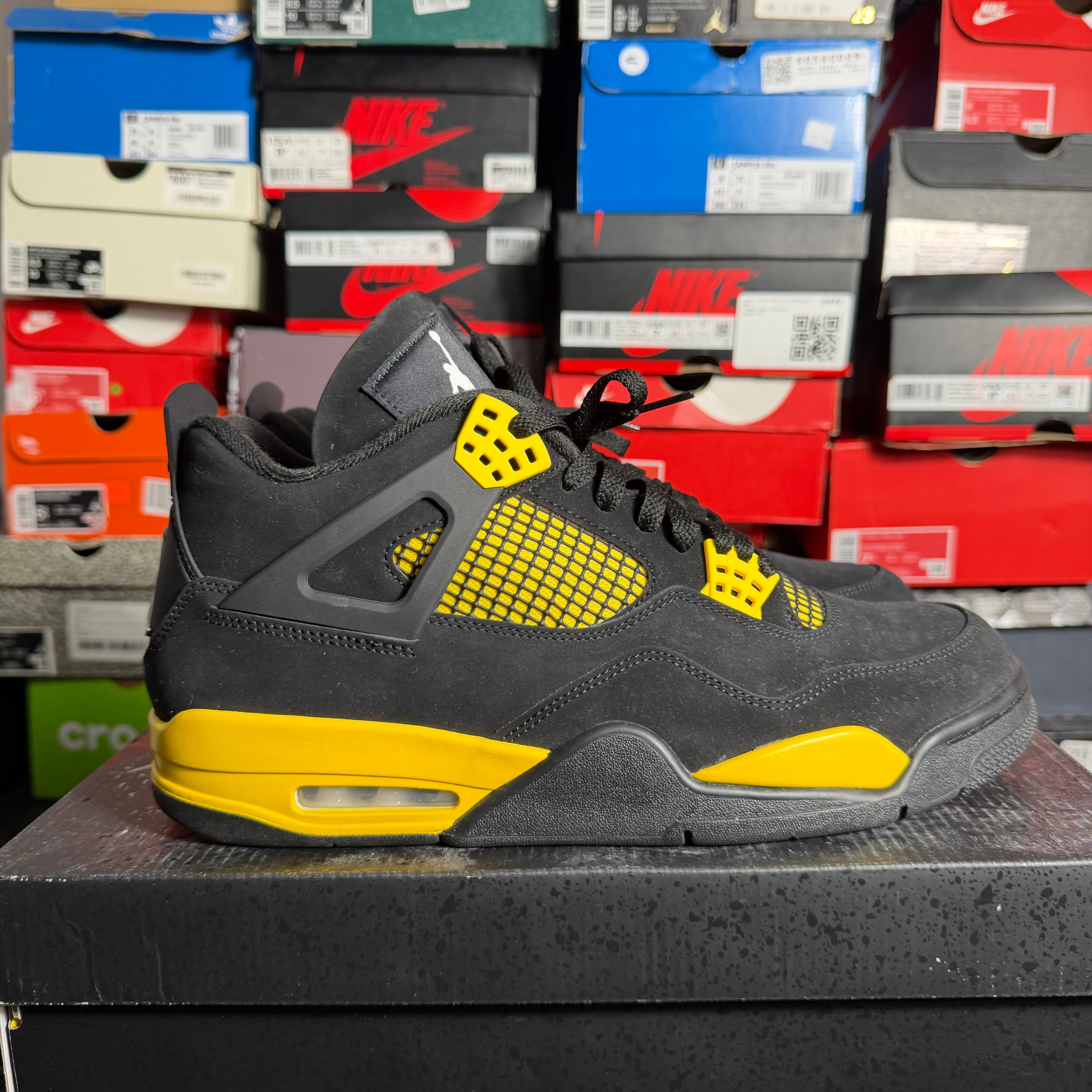 Jordan 4 Retro Thunder (2023) (Preowned)