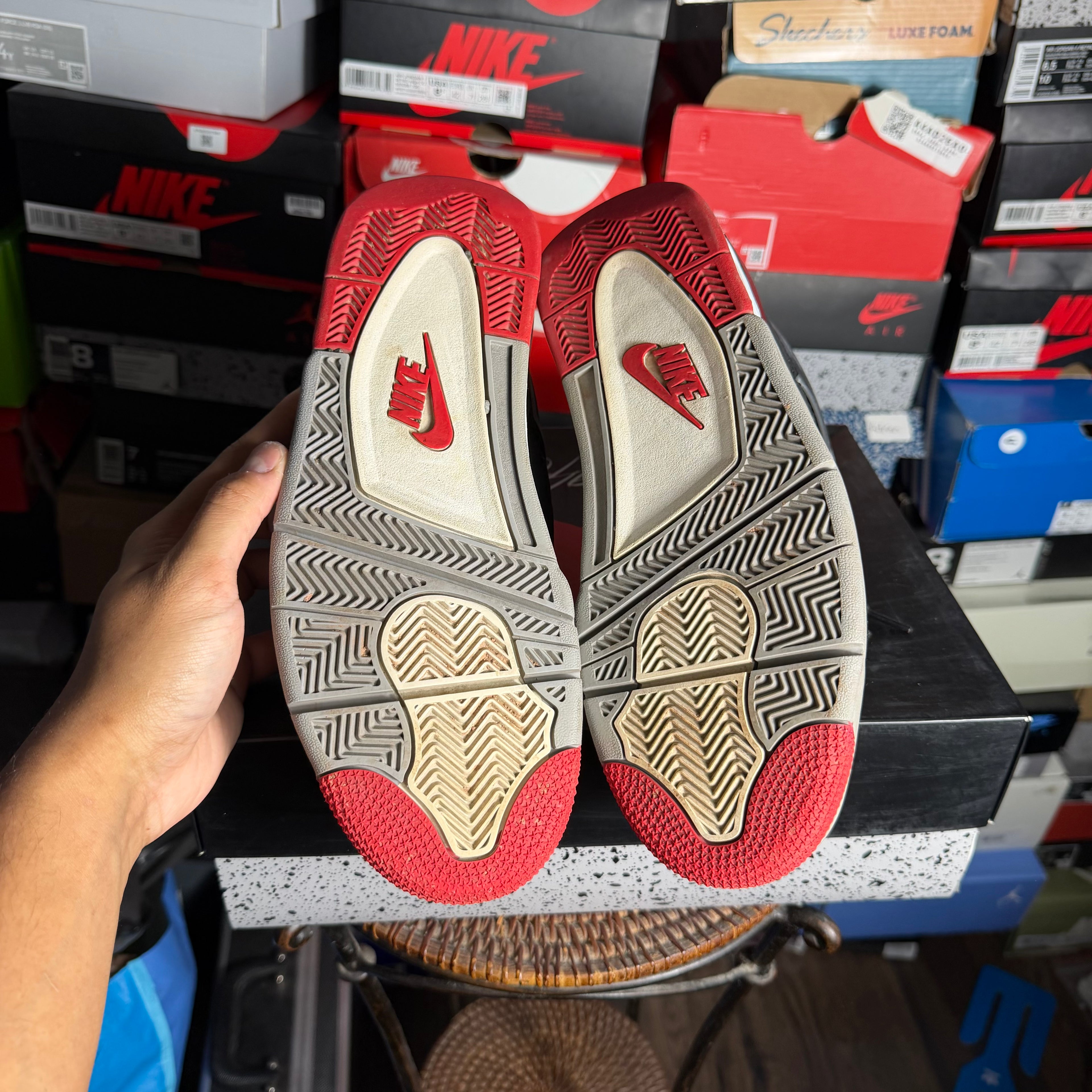 Jordan 4 Retro Bred (2019) (Preowned) (Sz 9)