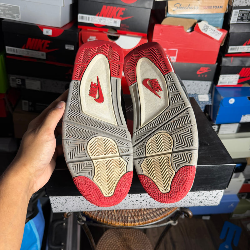 Jordan 4 Retro Bred (2019) (Preowned) (Sz 9)