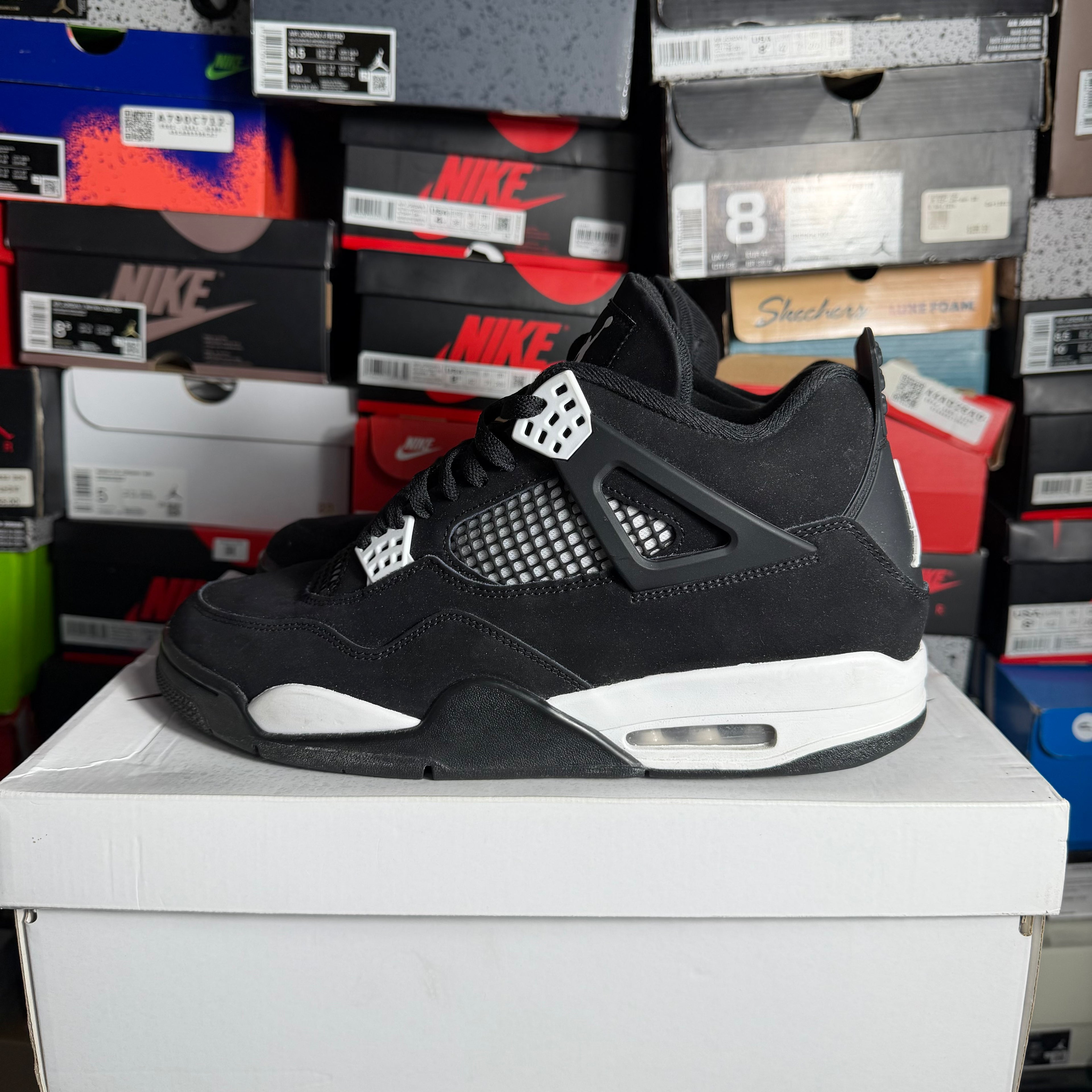 Jordan 4 Retro White Thunder (Preowned) (Sz 12)