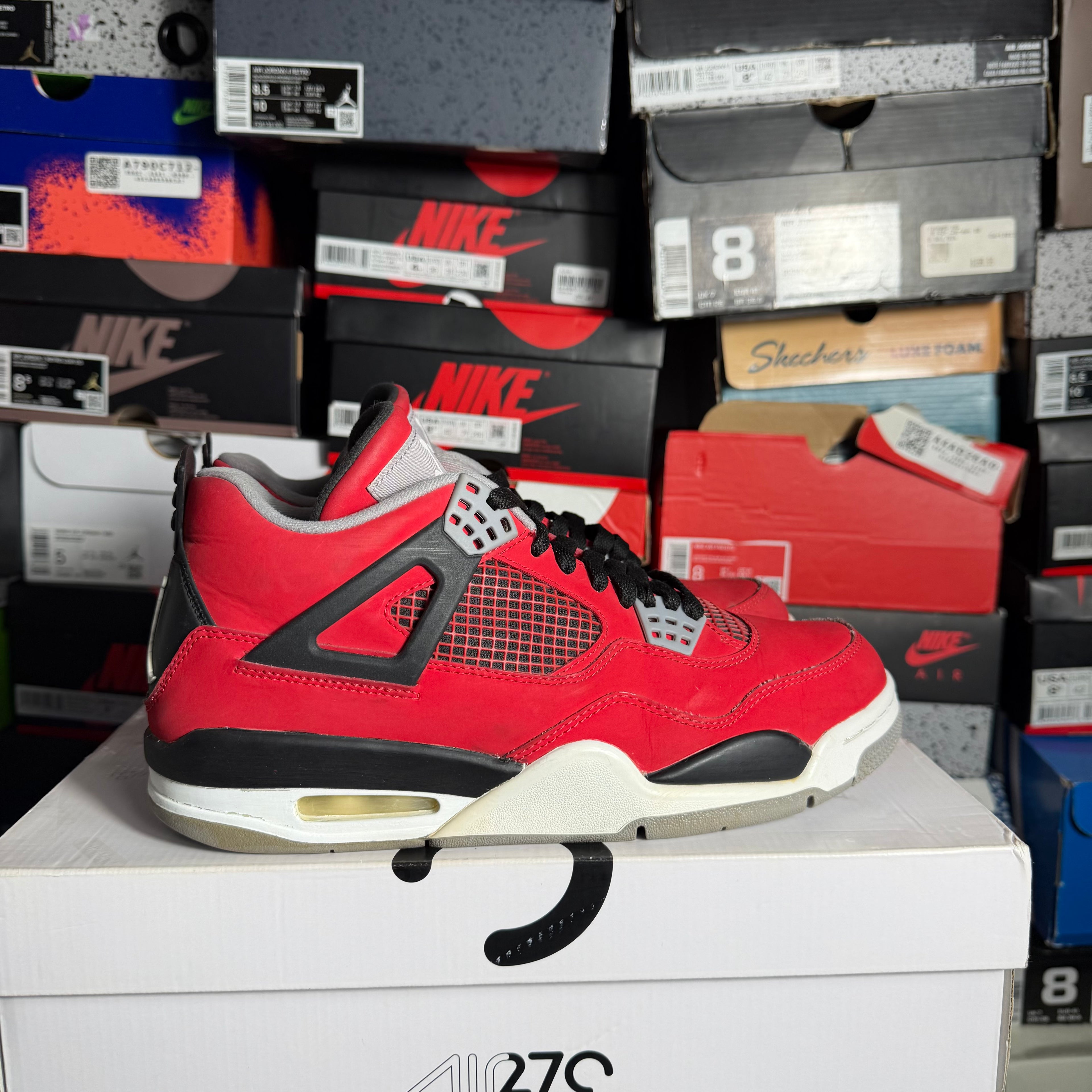 Jordan 4 Retro Toro Bravo (Preowned)