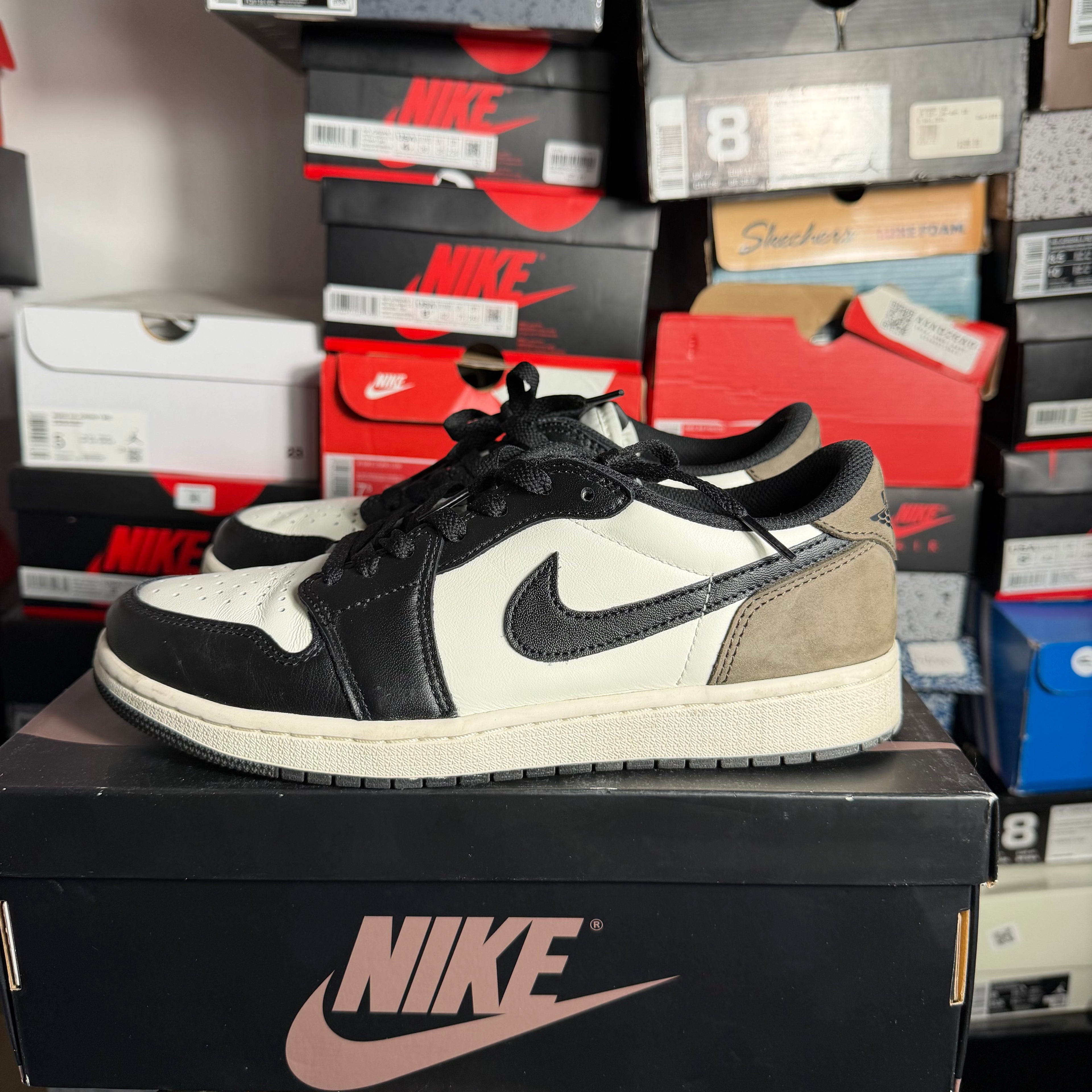 Jordan 1 Retro Low OG Mocha (Preowned) (Sz 8.5)