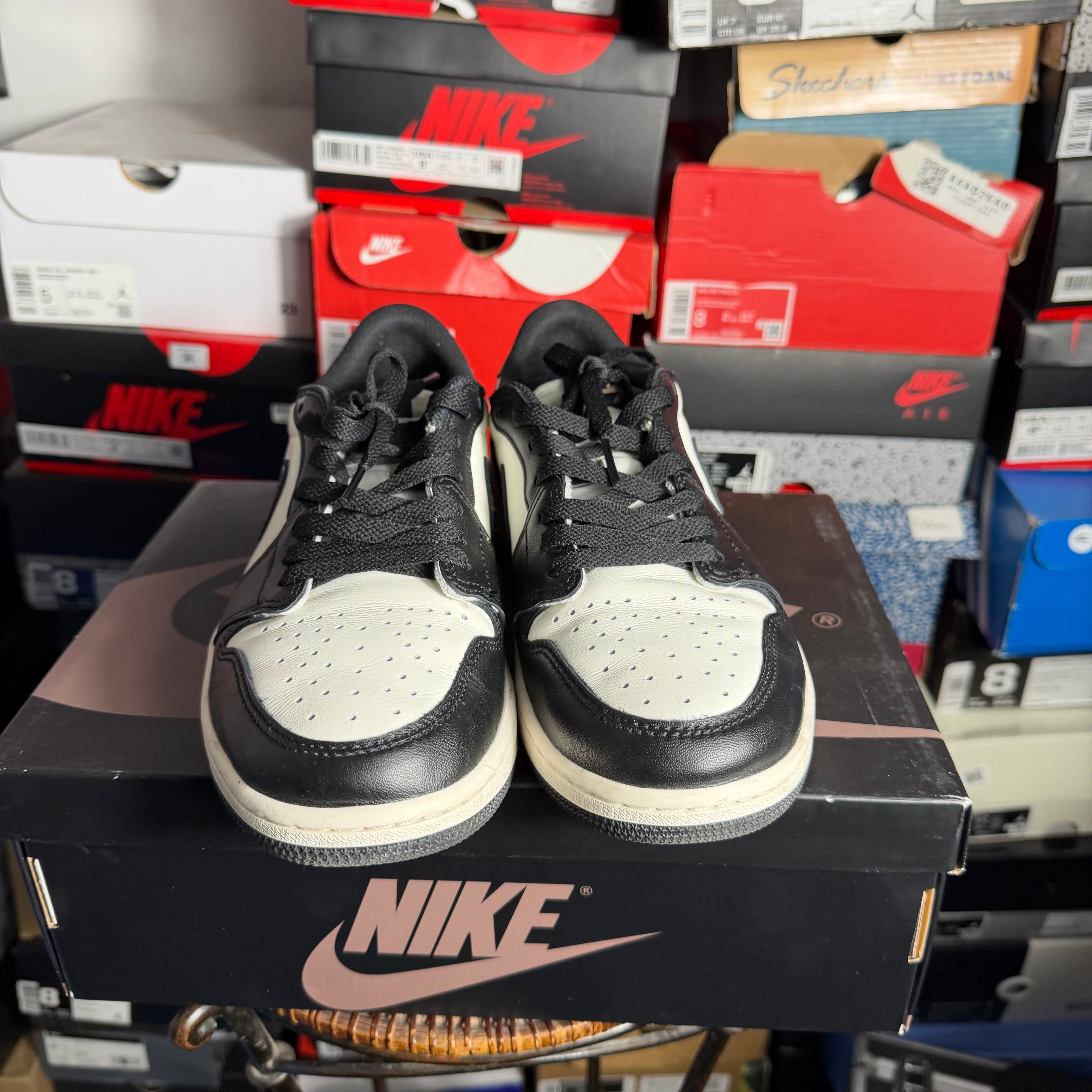 Jordan 1 Retro Low OG Mocha (Preowned) (Sz 8.5)