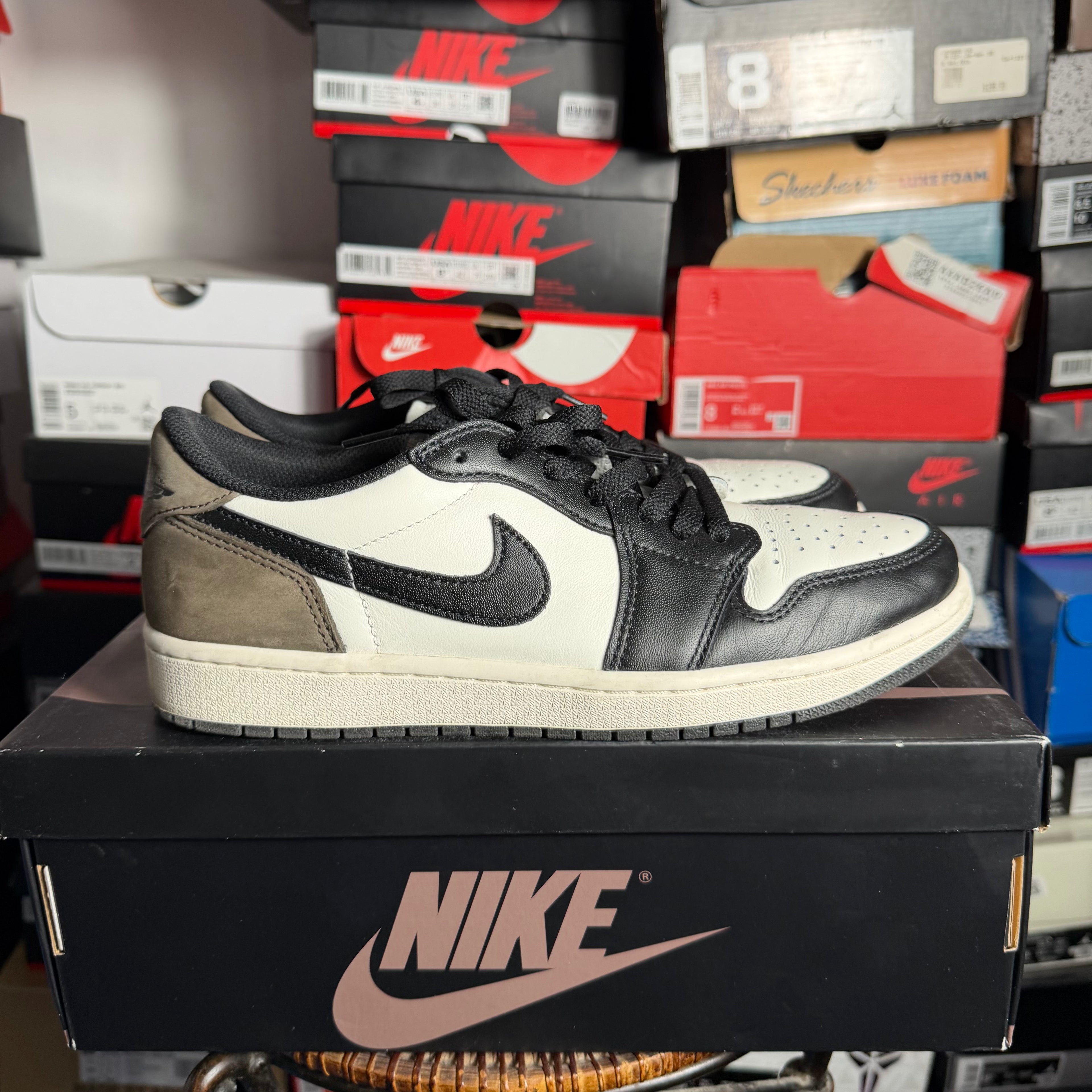 Jordan 1 Retro Low OG Mocha (Preowned) (Sz 8.5)