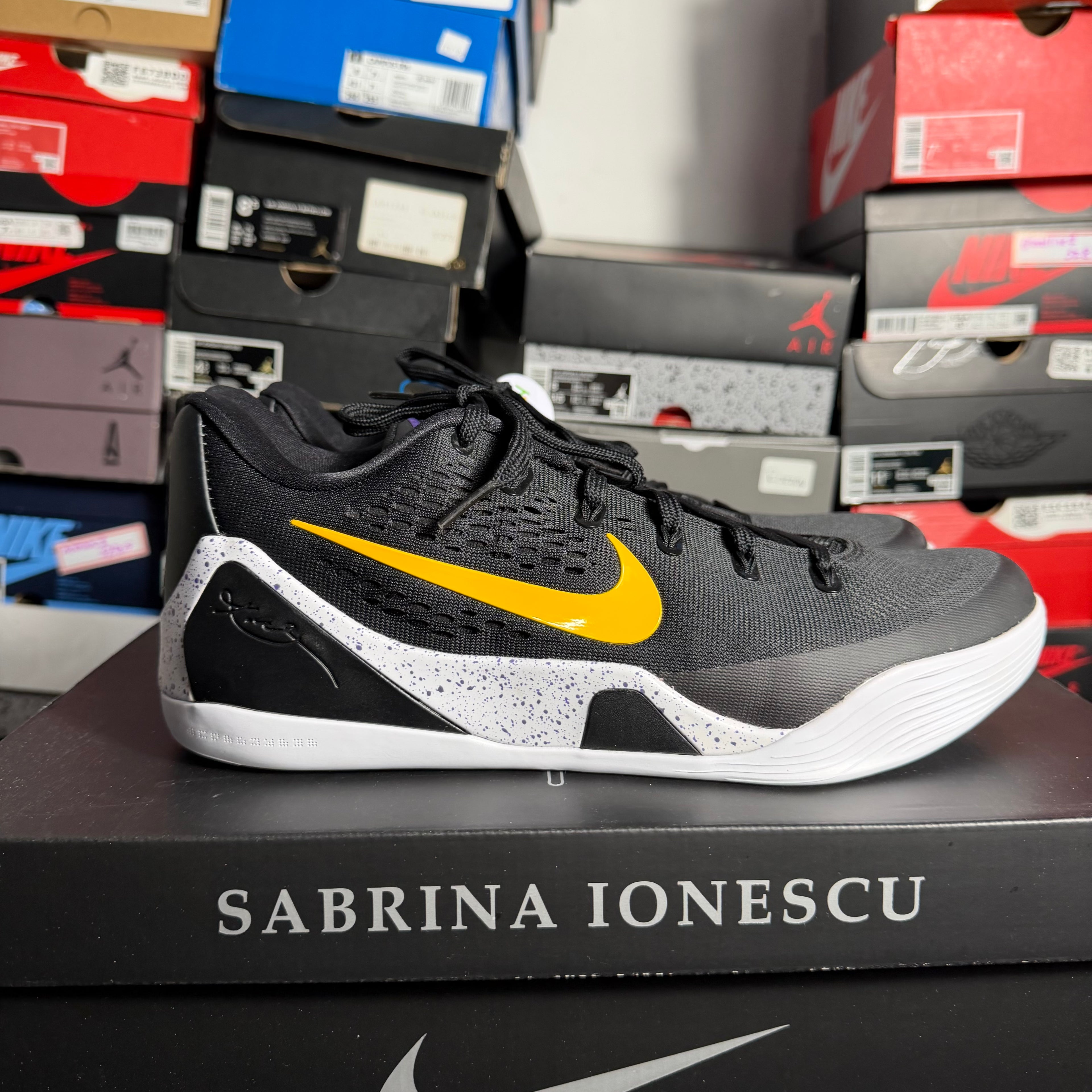 Nike Kobe 9 EM Low Protro TB Black University Gold (Preowned)