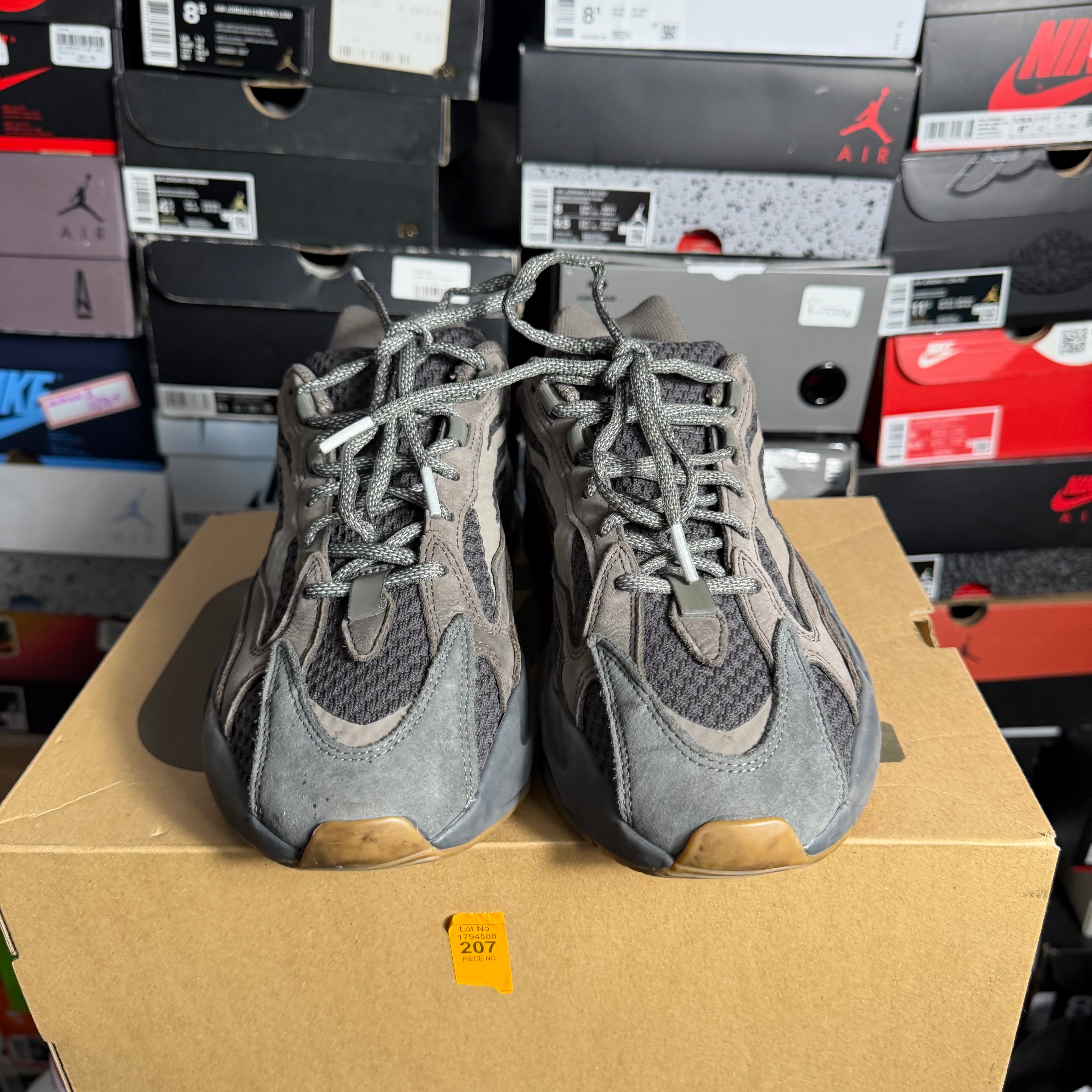 adidas Yeezy Boost 700 V2 Geode (Preowned)