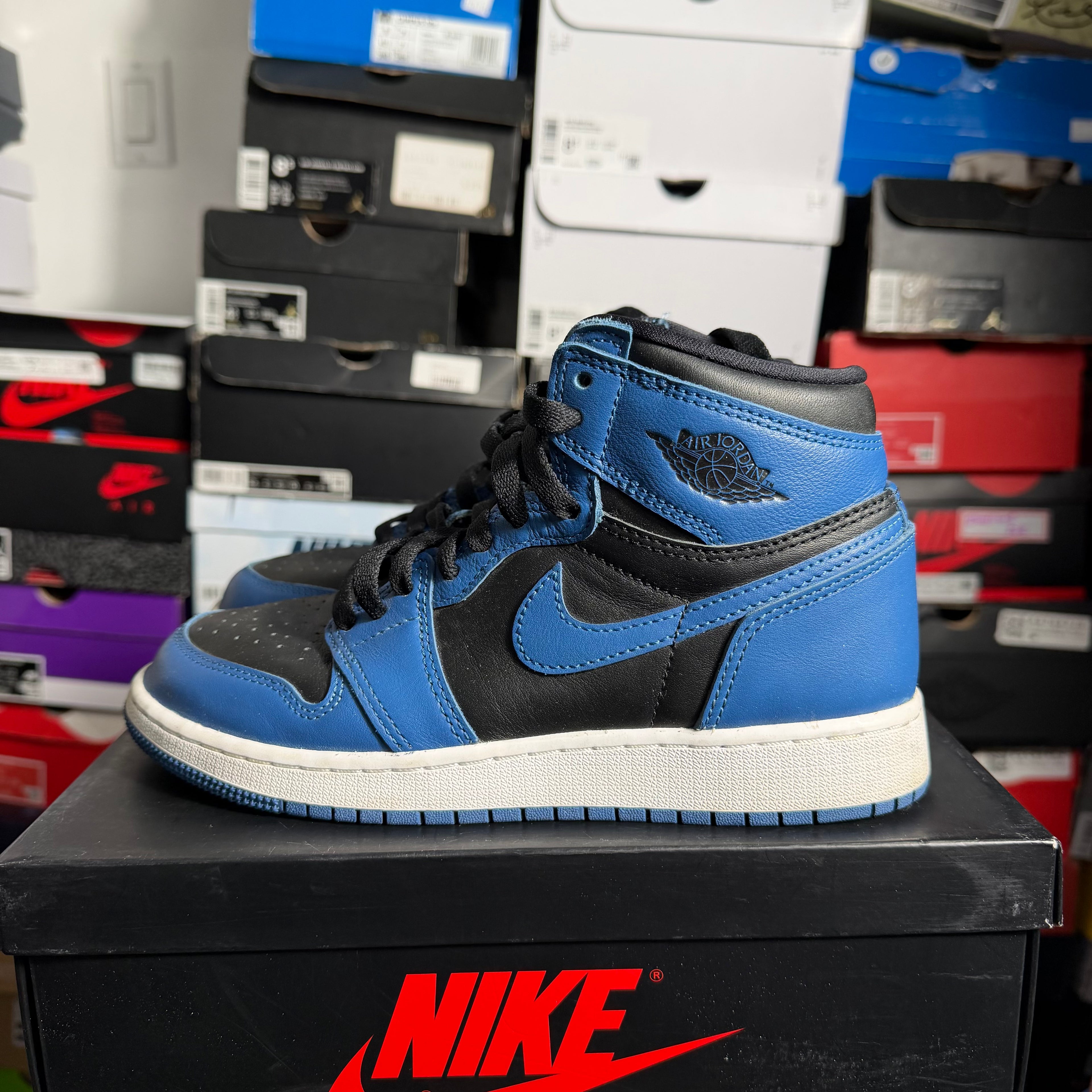 Jordan 1 Retro High OG Dark Marina Blue (Preowned)