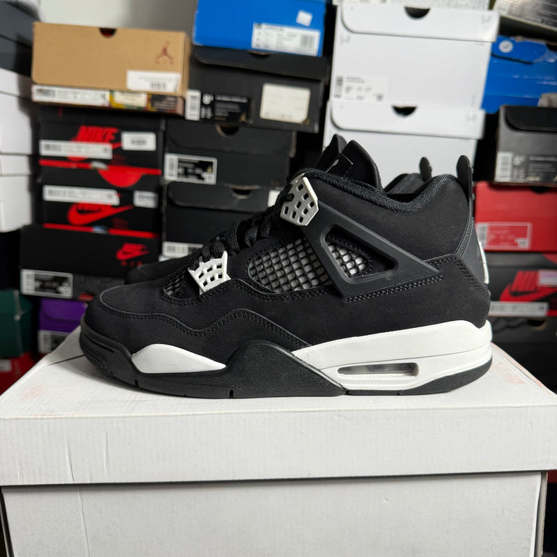 Jordan 4 Retro White Thunder (Preowned)