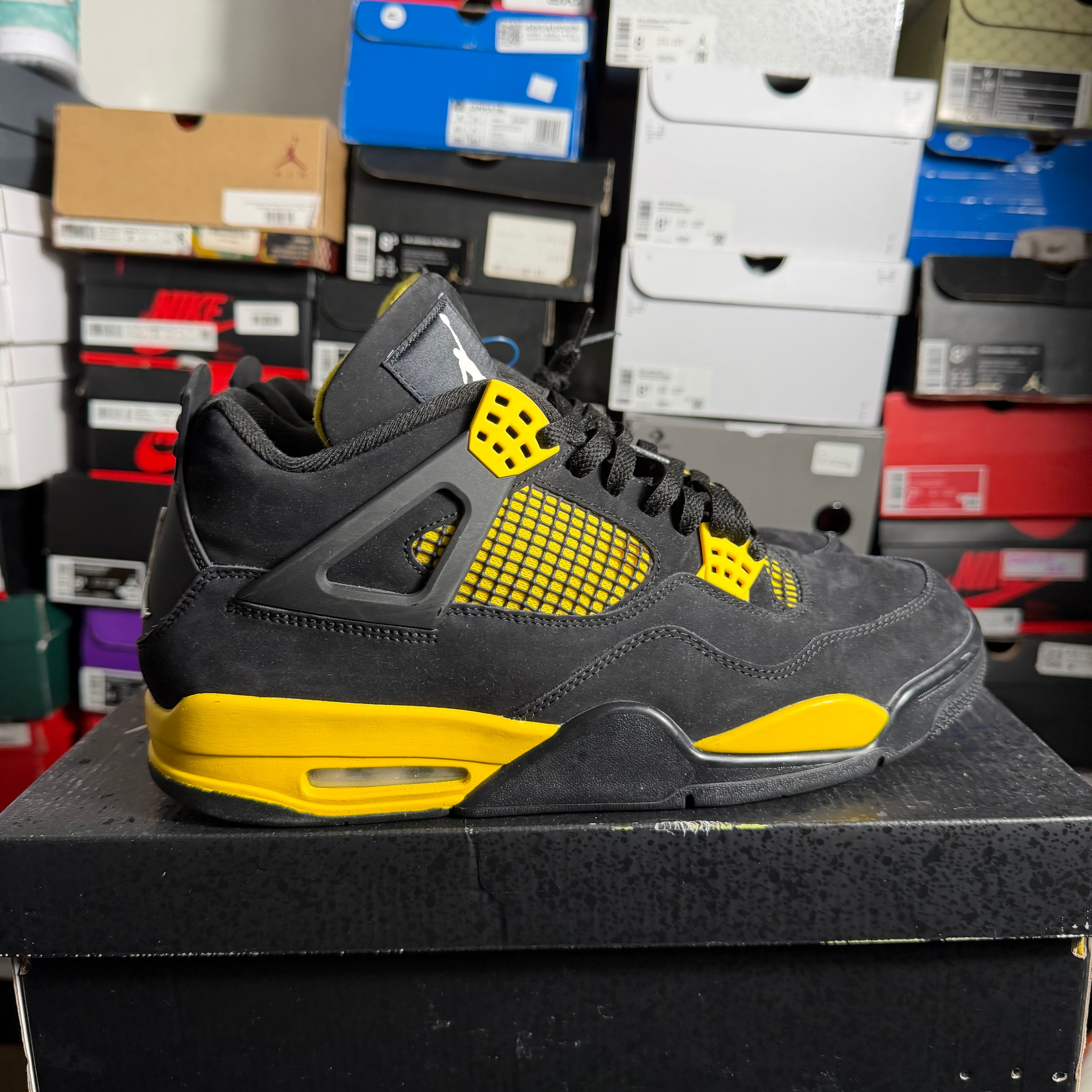 Jordan 4 Retro Thunder (2023) (Preowned)