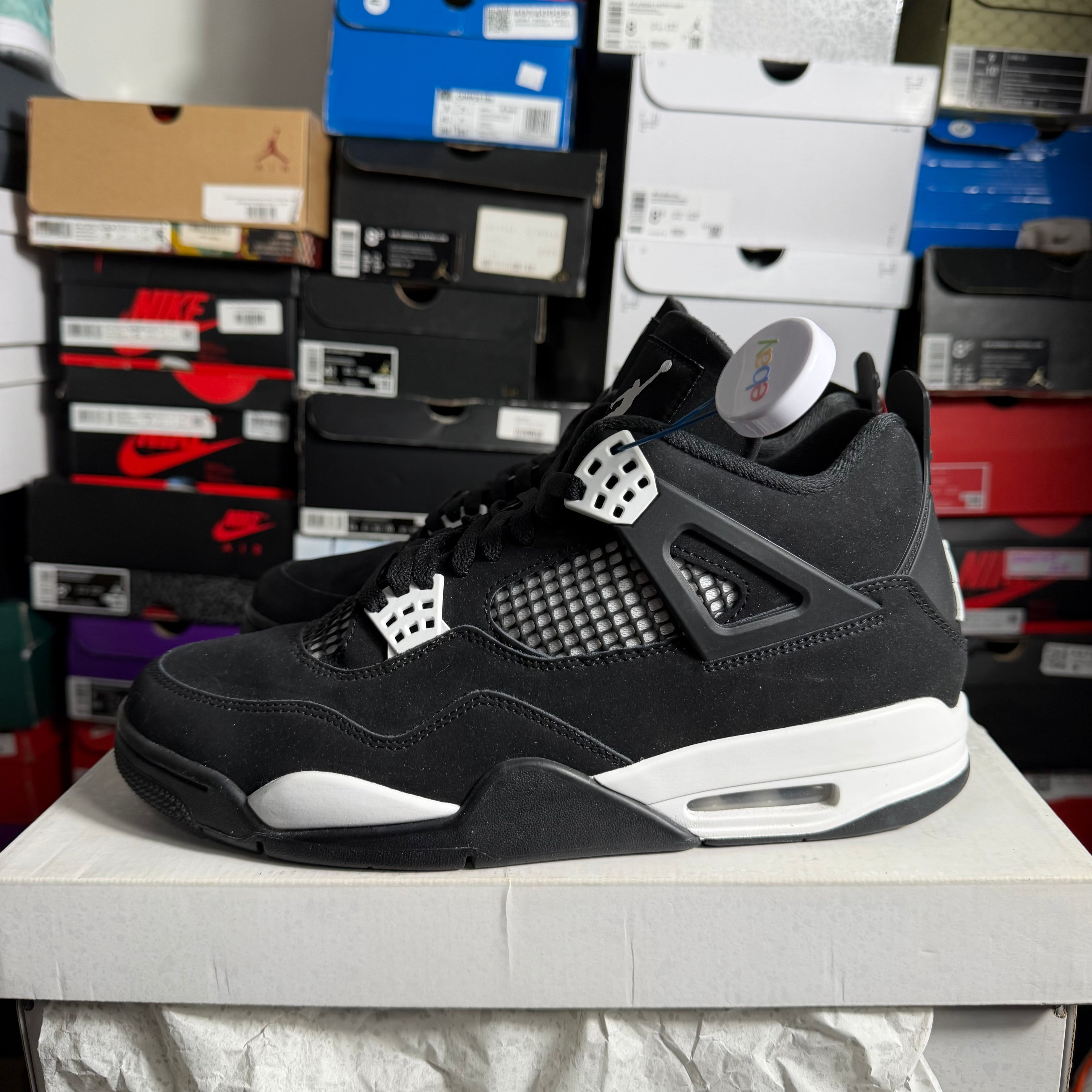 Jordan 4 Retro White Thunder (Preowned)
