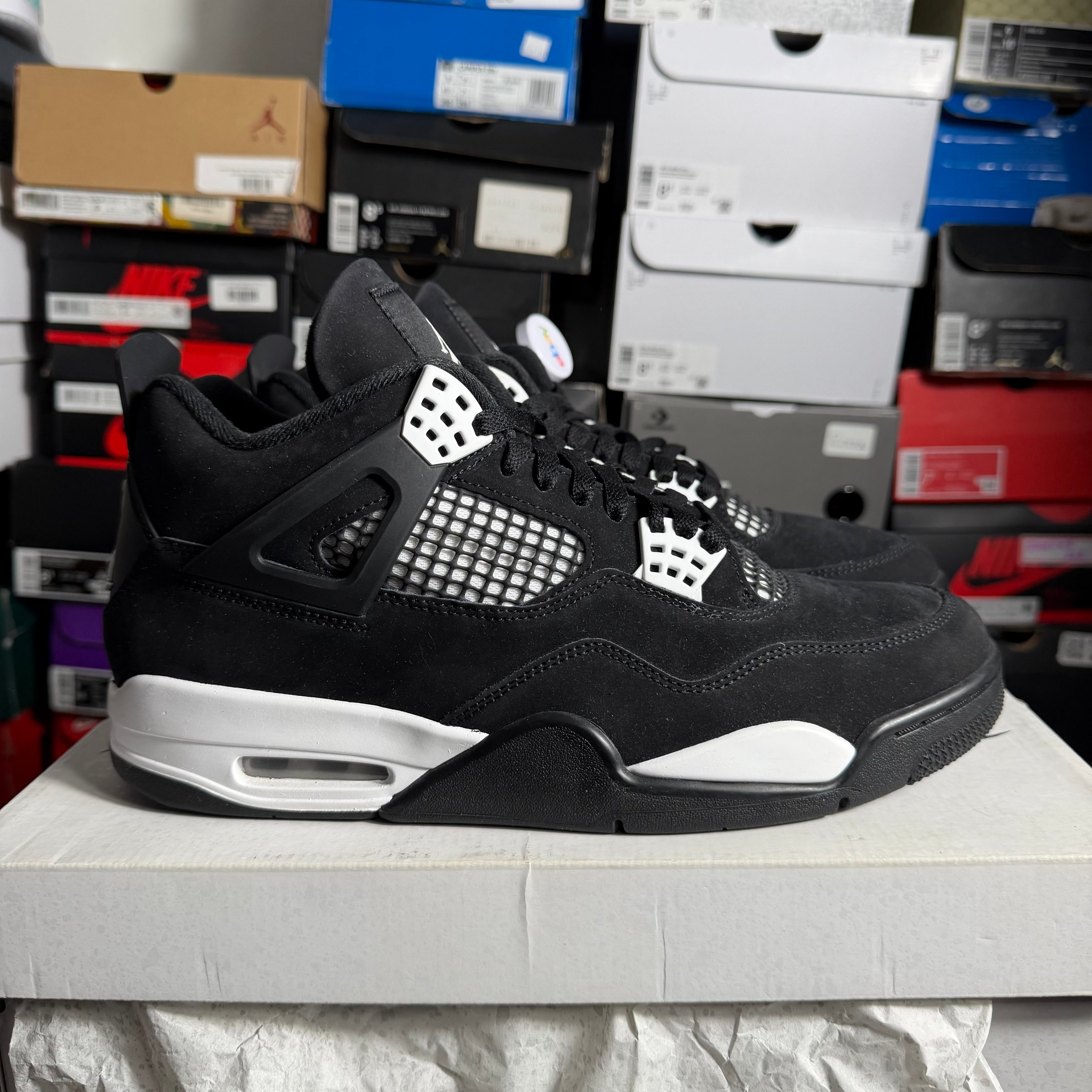 Jordan 4 Retro White Thunder (Preowned)