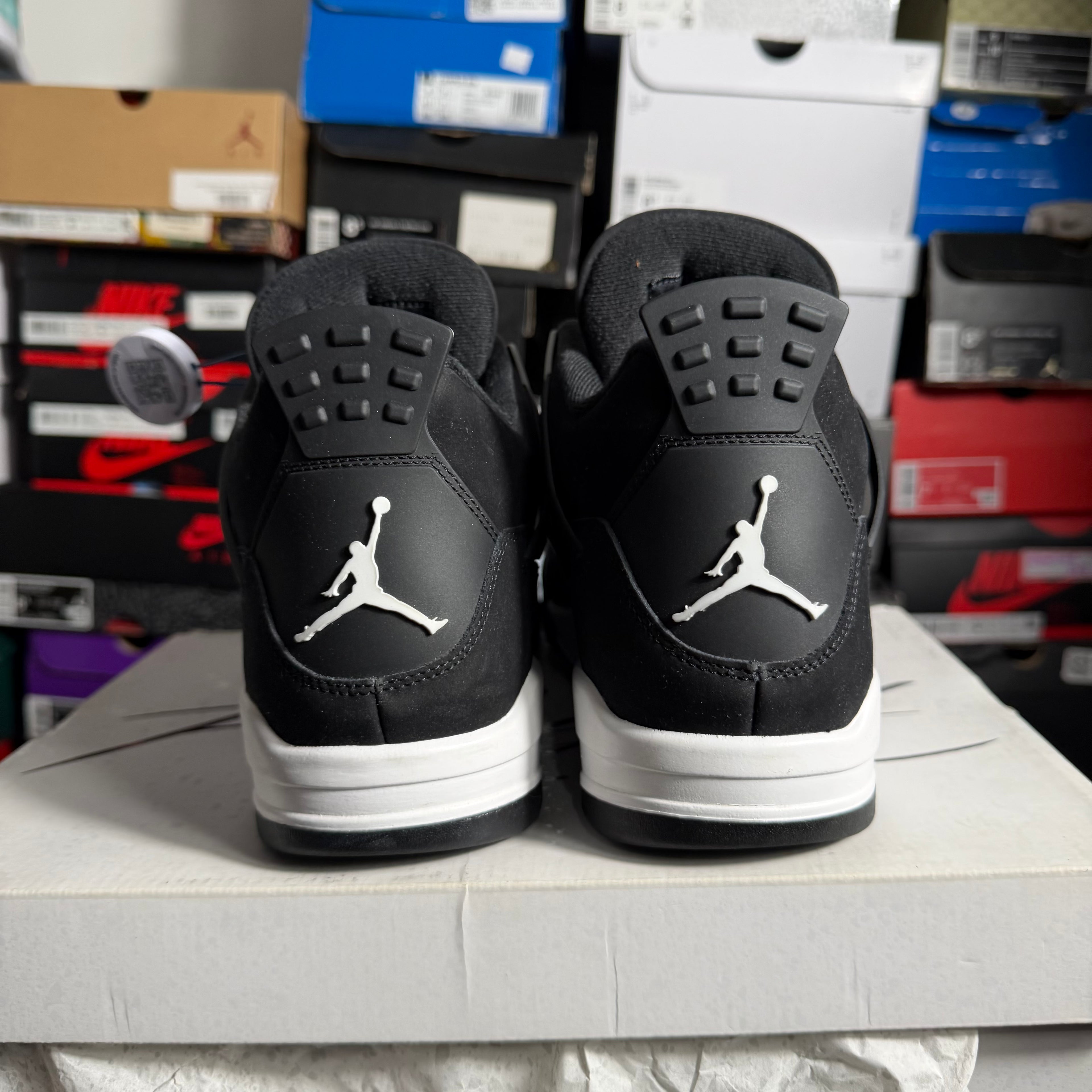 Jordan 4 Retro White Thunder (Preowned)