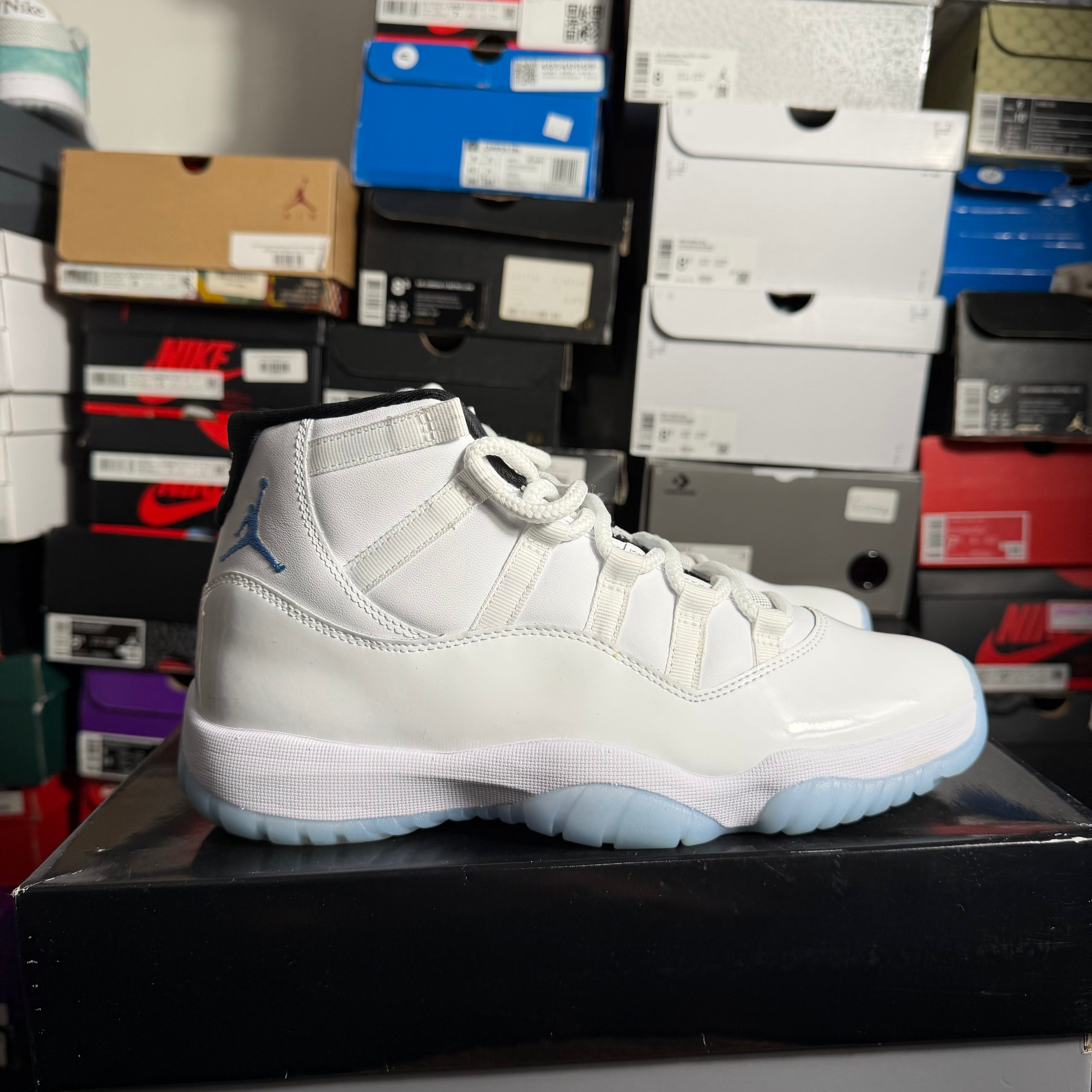 Jordan 11 Retro Legend Blue (2024) (Preowned)