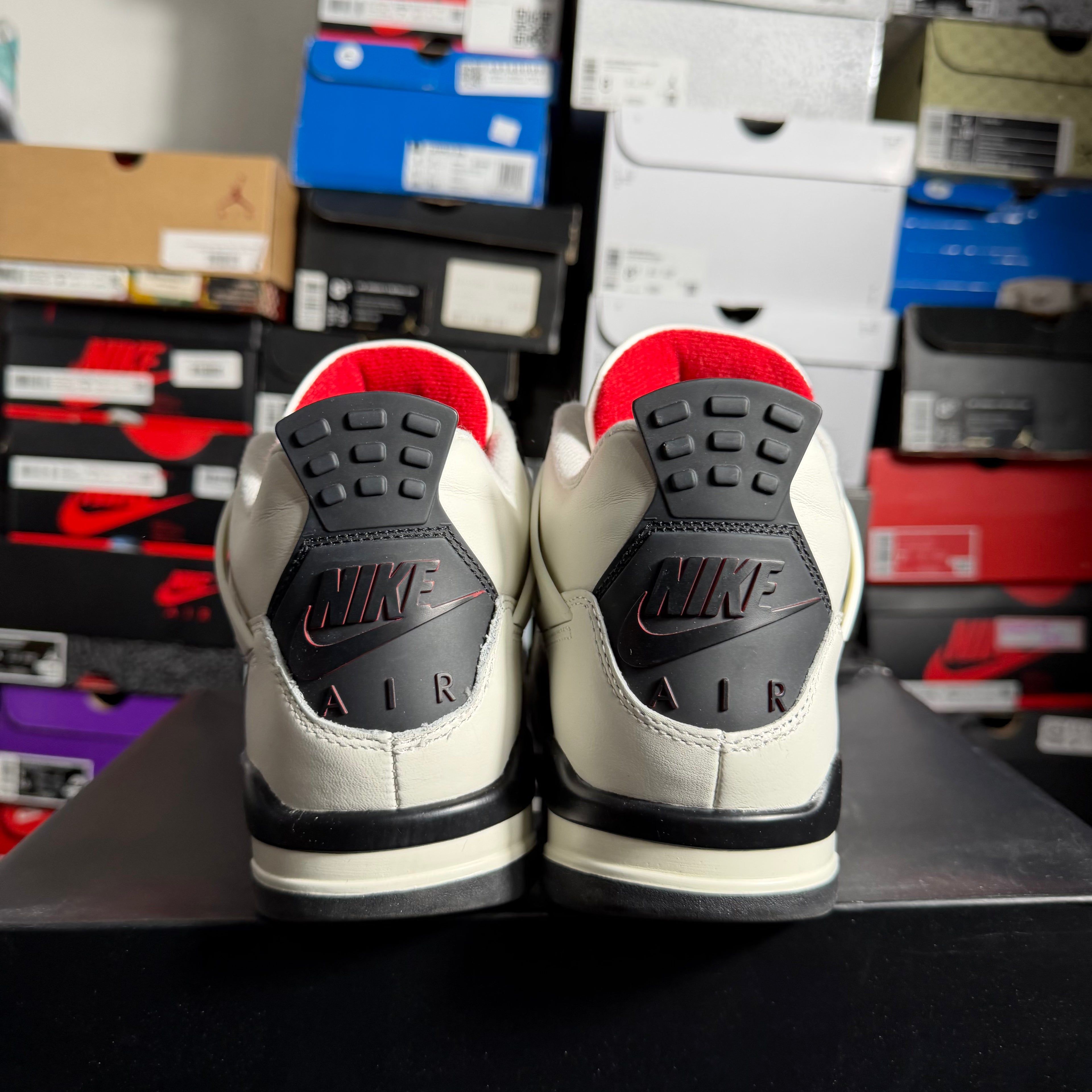 Jordan 4 Retro OG Flight Club (Preowned)