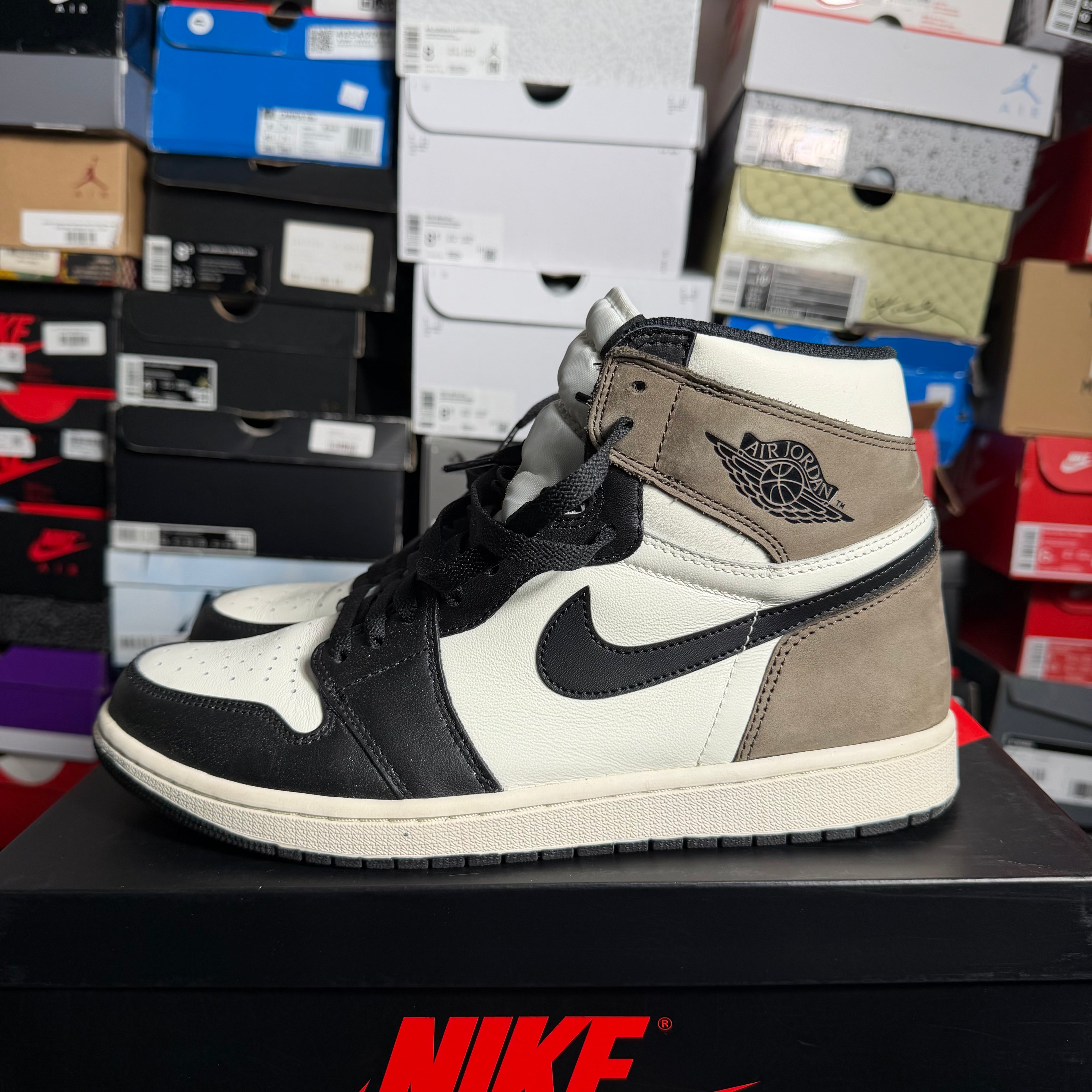 Jordan 1 Retro High Dark Mocha (Preowned)