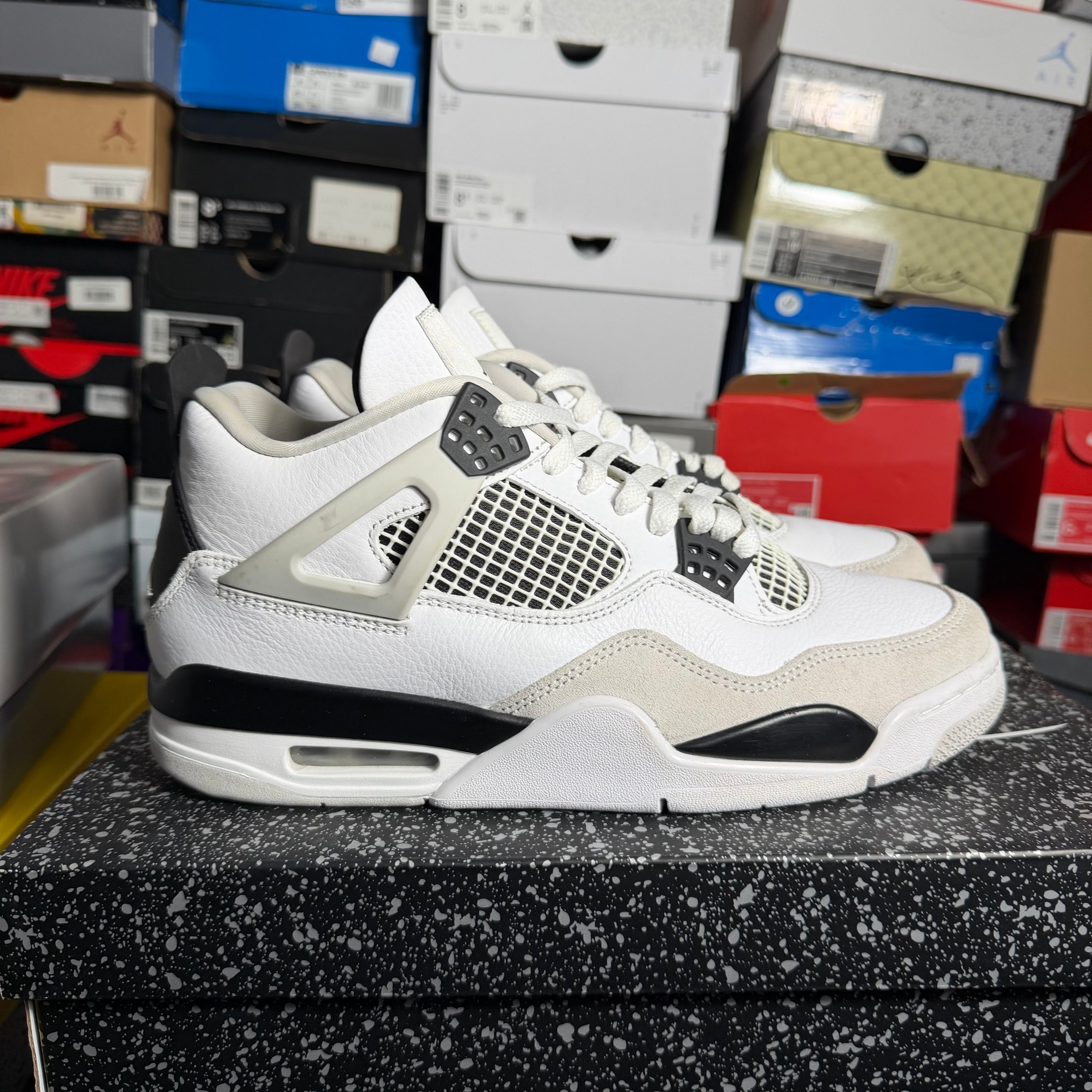 Jordan 4 Retro Military Black (Preowned)