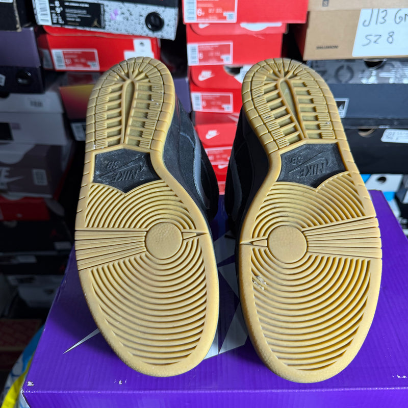 Nike SB Dunk Low IW Black Gum (Preowned)