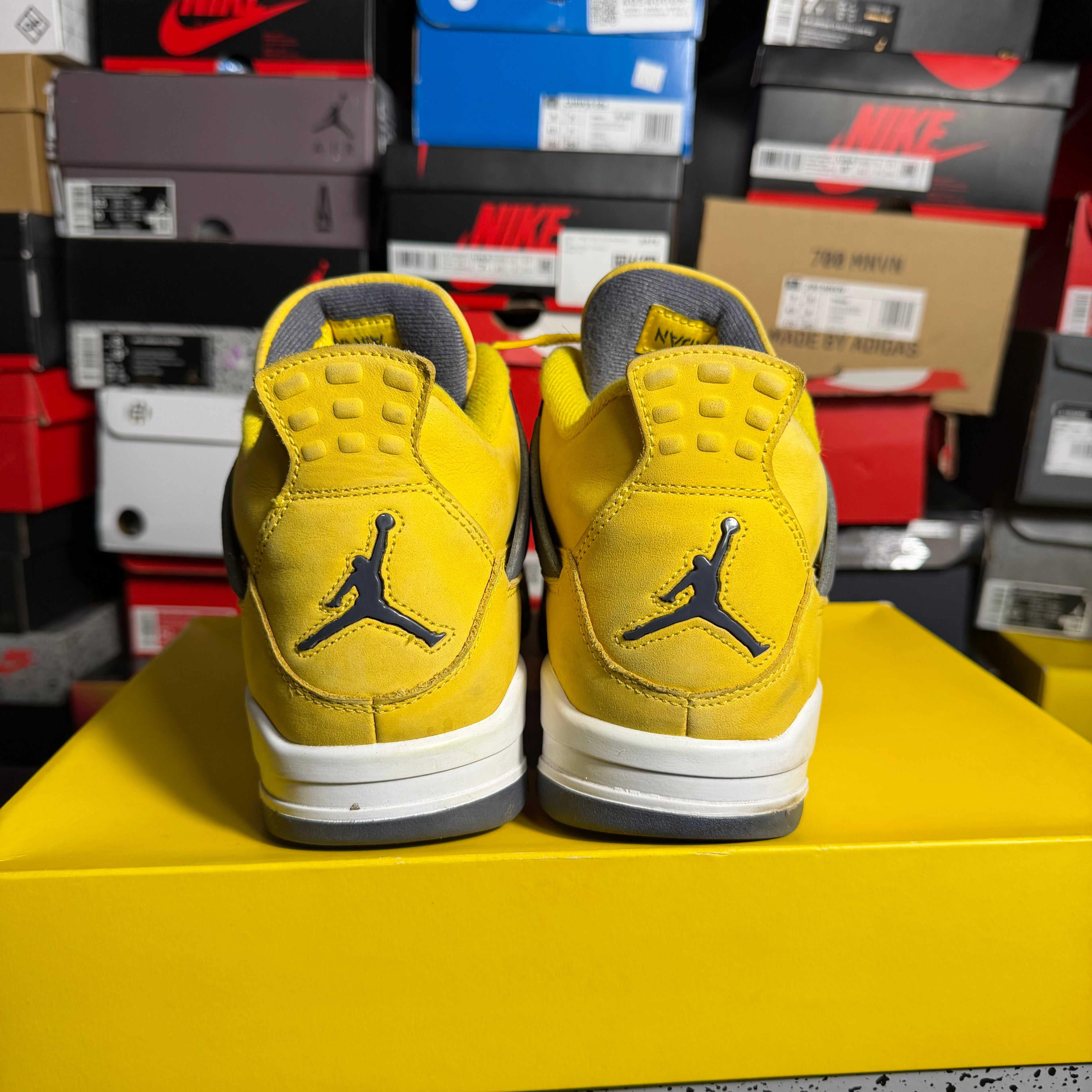 Jordan 4 Retro Lightning (Preowned) (Size 9.5)