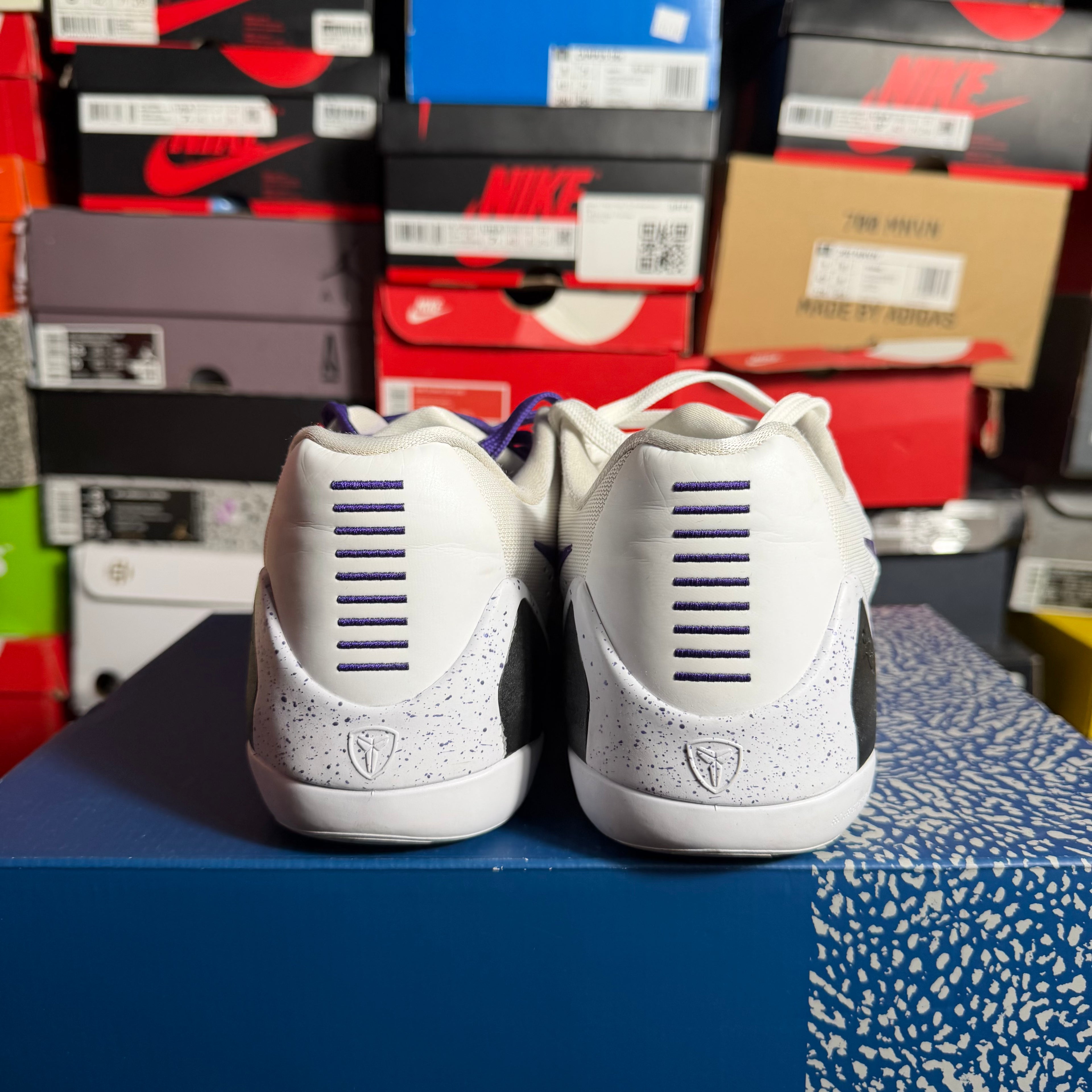 Nike Kobe 9 Elite Low EM Protro White Court Purple (Preowned)